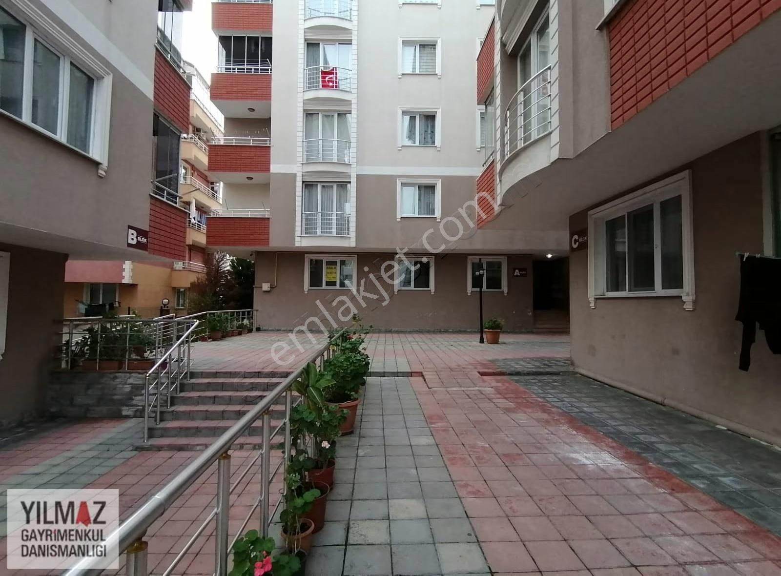Yılmaz Gayrimenkulden Çorluda Gürkent Sitesinde 95 M2 2+1 Daire