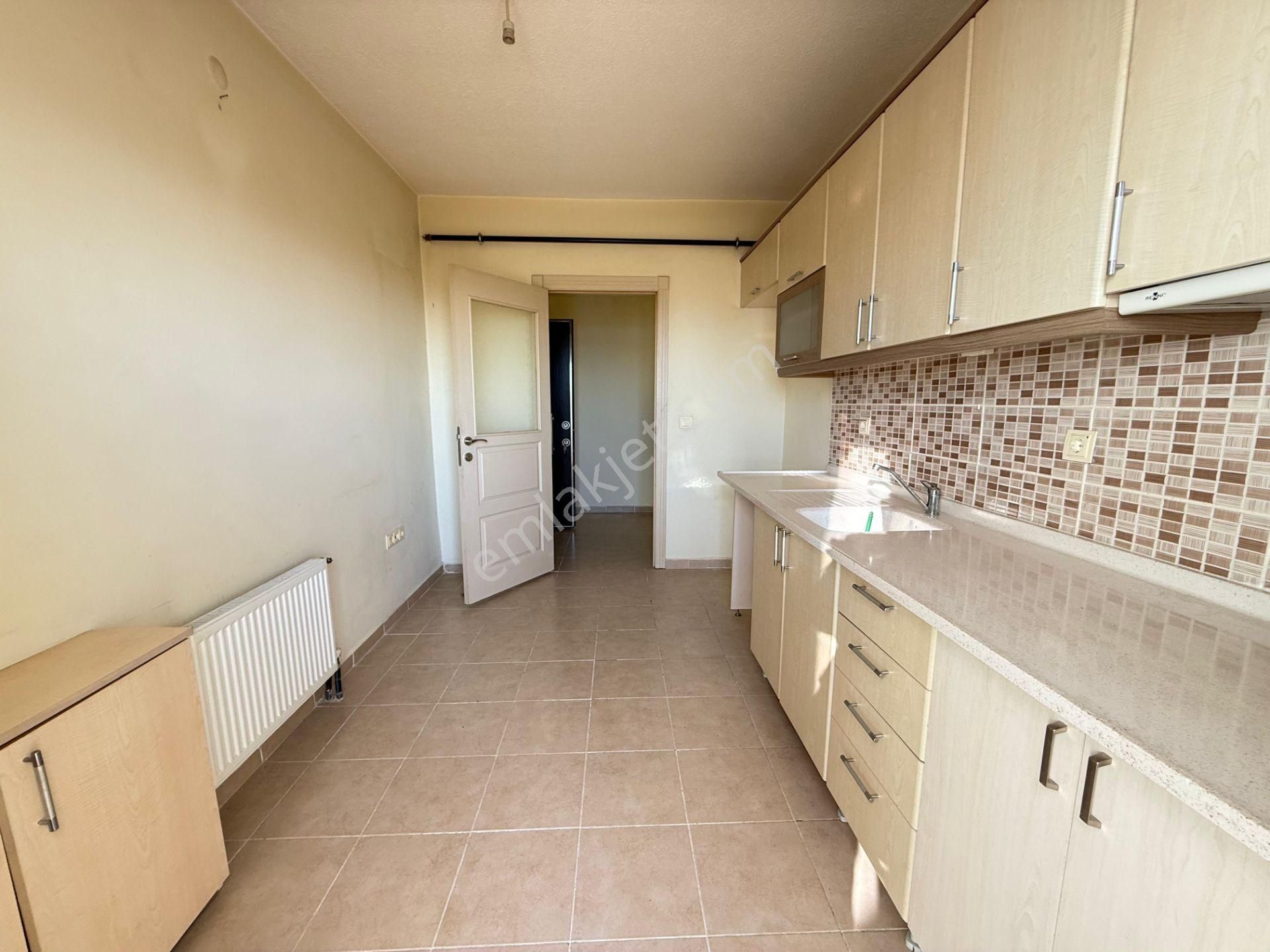 Turyap Yapracık' Tan 12. Bölgede Manzaralı Boş Kiralık 3+1 Daire - Görsel 3