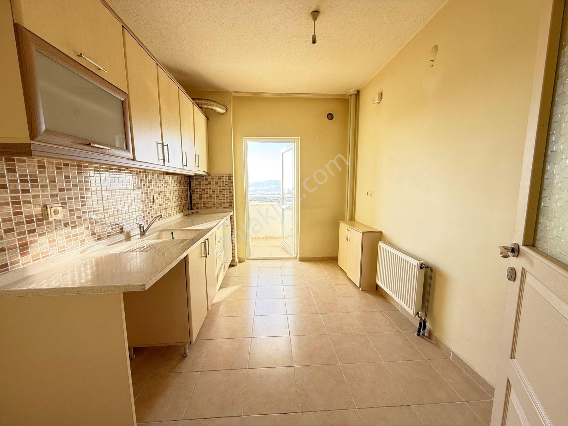 Turyap Yapracık' Tan 12. Bölgede Manzaralı Boş Kiralık 3+1 Daire