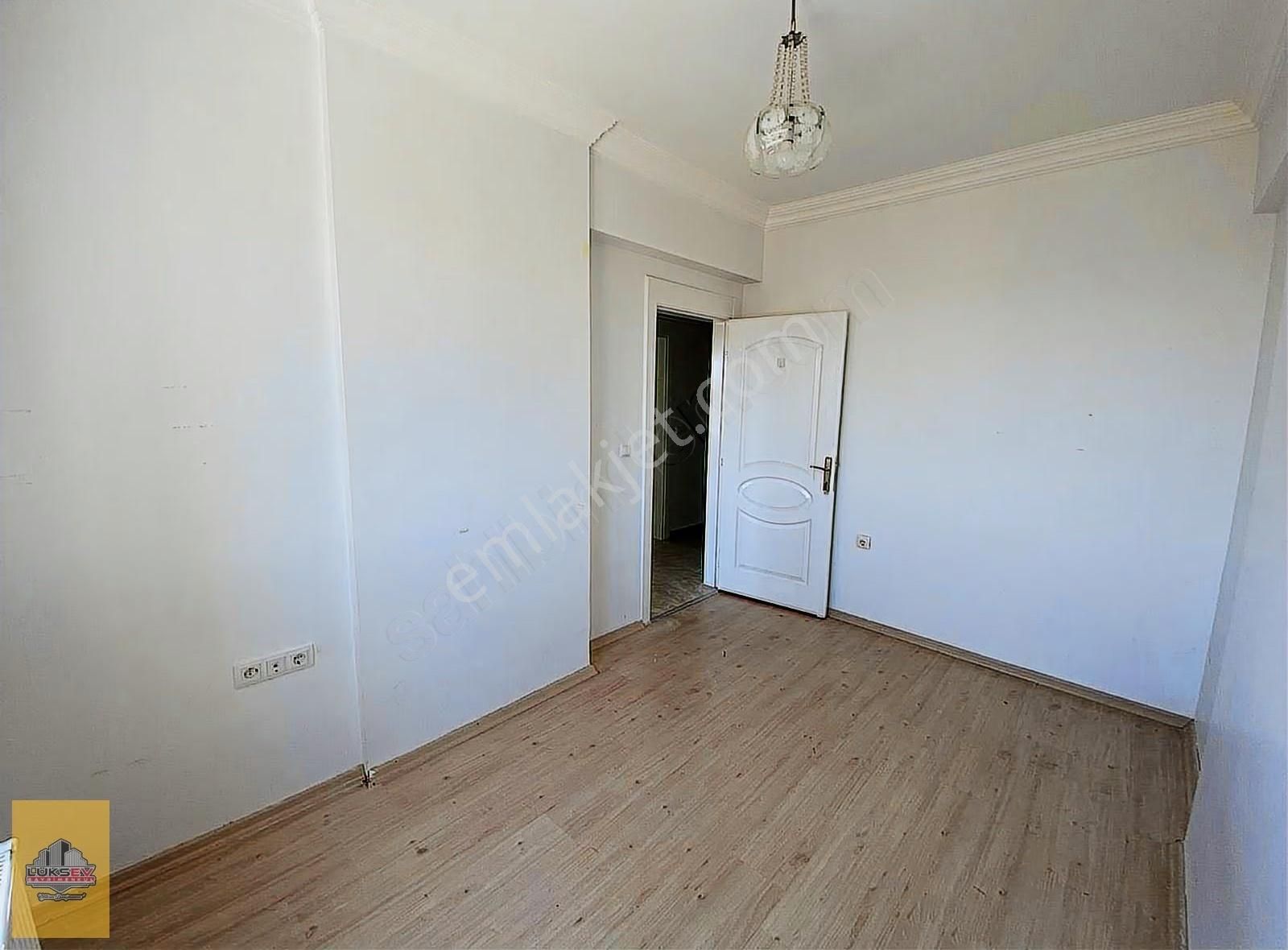 Beykent'te Satılık 2+1 Ara Kat Masrafsız Daire - Görsel 2