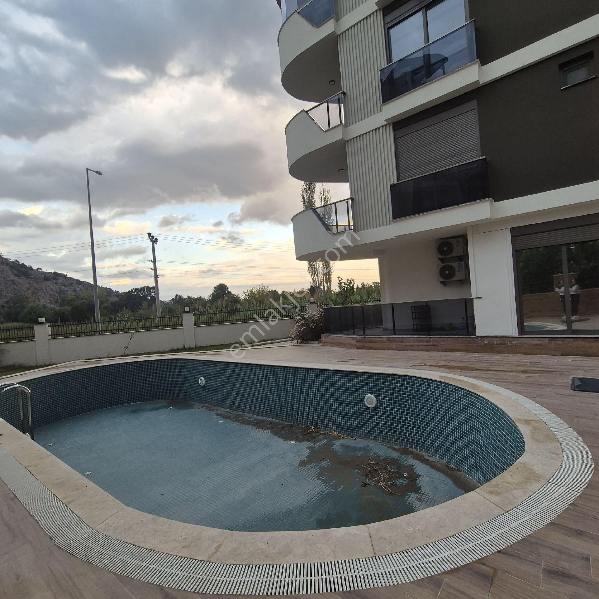 Konyaaltı Hurmada Havuzlu 1+1 Satılık Daire - Görsel 5