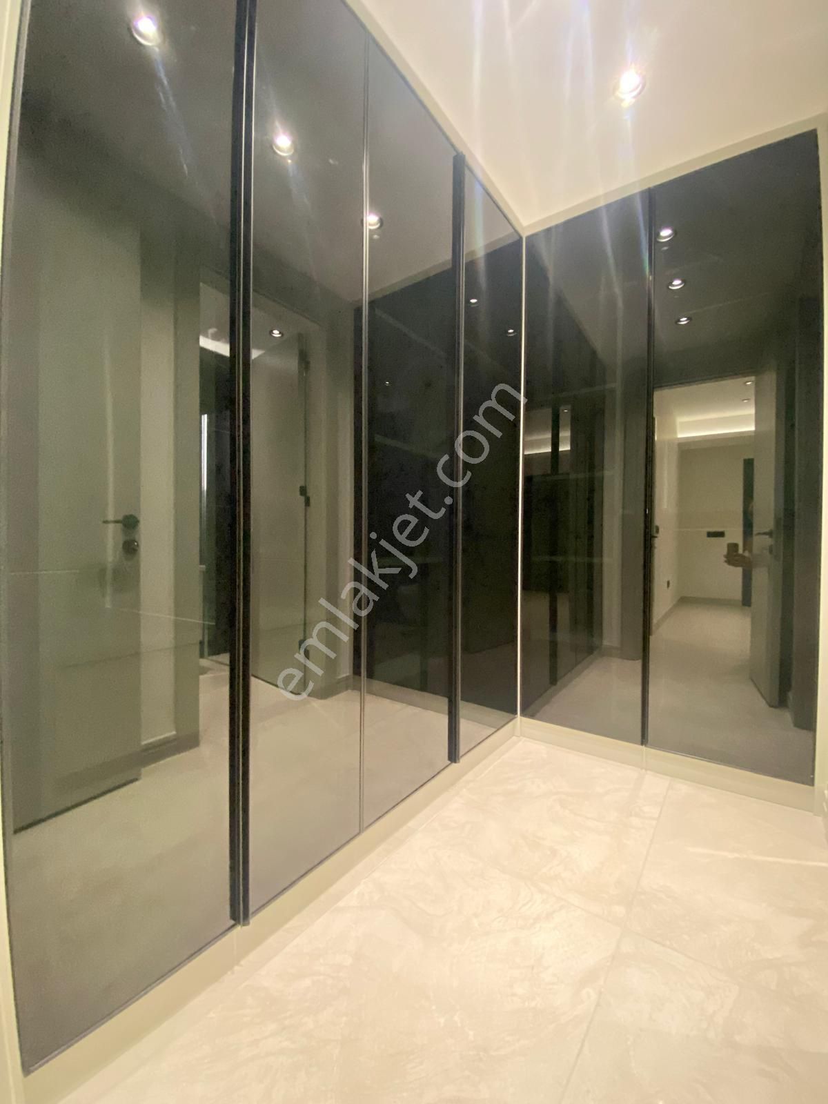 Demirlerden Cepheleri Açık Giyinme Odalı Lüks Geniş 3+1 Daireler - Görsel 25