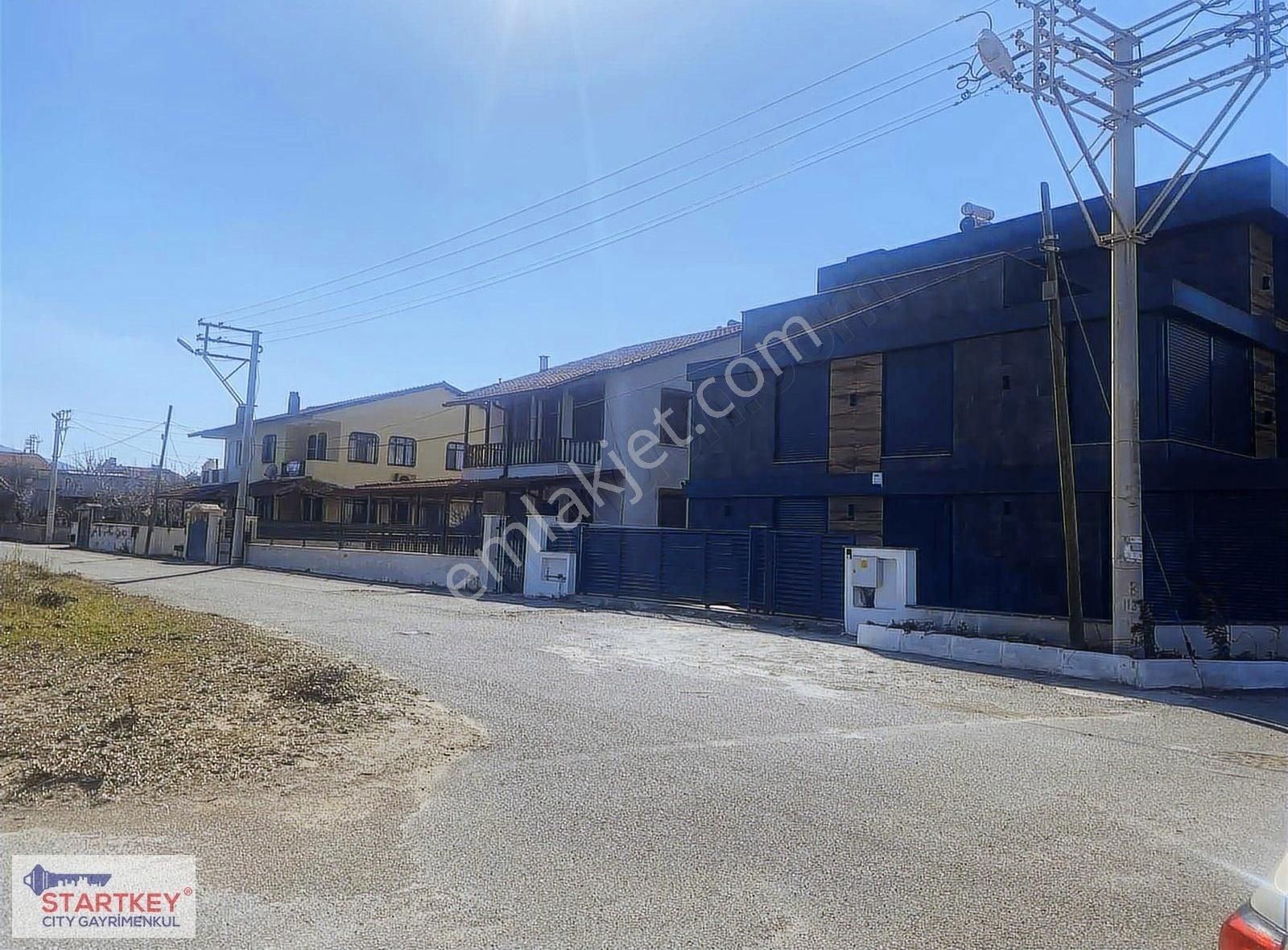 Denize 50 Metre Urla Gülbahçe De Satılık Villa