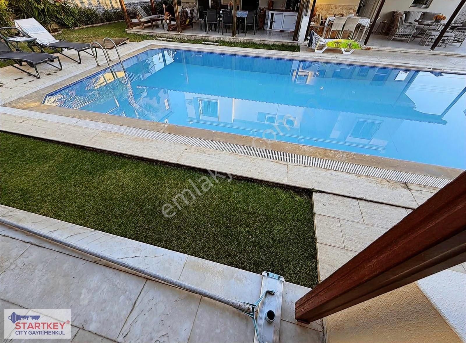 Çeşme Altınyunus Mevkiinde Satılık Havuzlu 3+1 Dublex Villa - Görsel 19