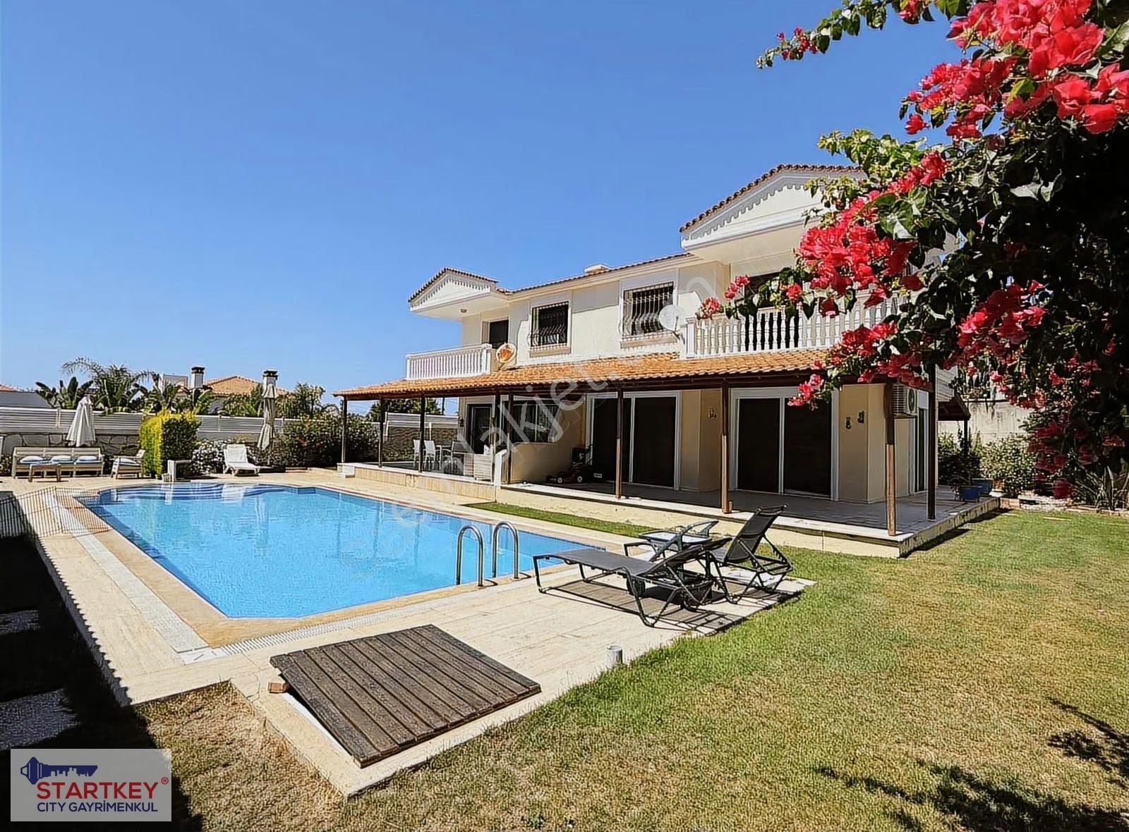 Çeşme Altınyunus Mevkiinde Satılık Havuzlu 3+1 Dublex Villa - Görsel 13