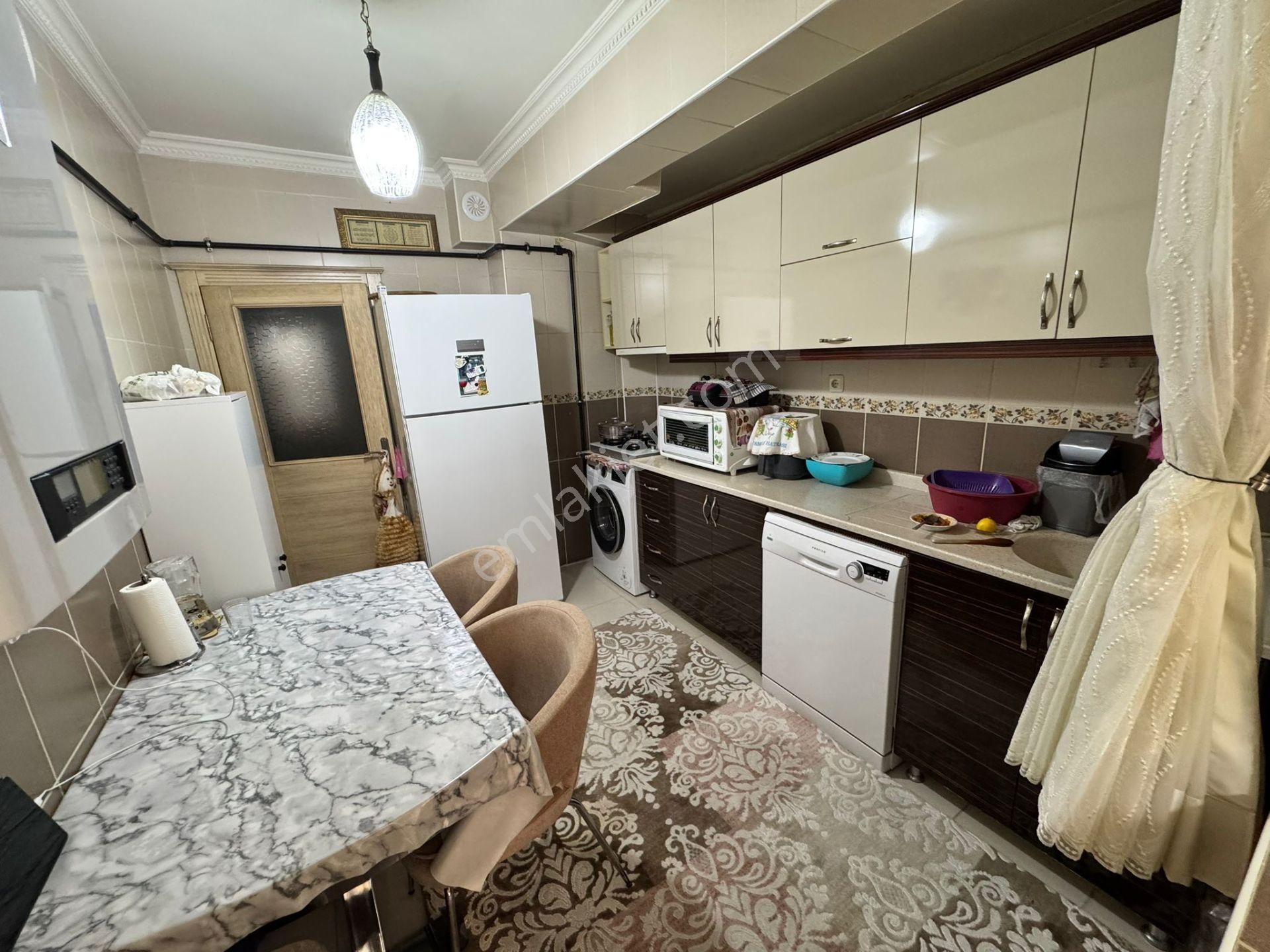 Karapürçek'te Muhtarlık Yakını 3+1 Balkonlu Yüksek Giriş - Görsel 4