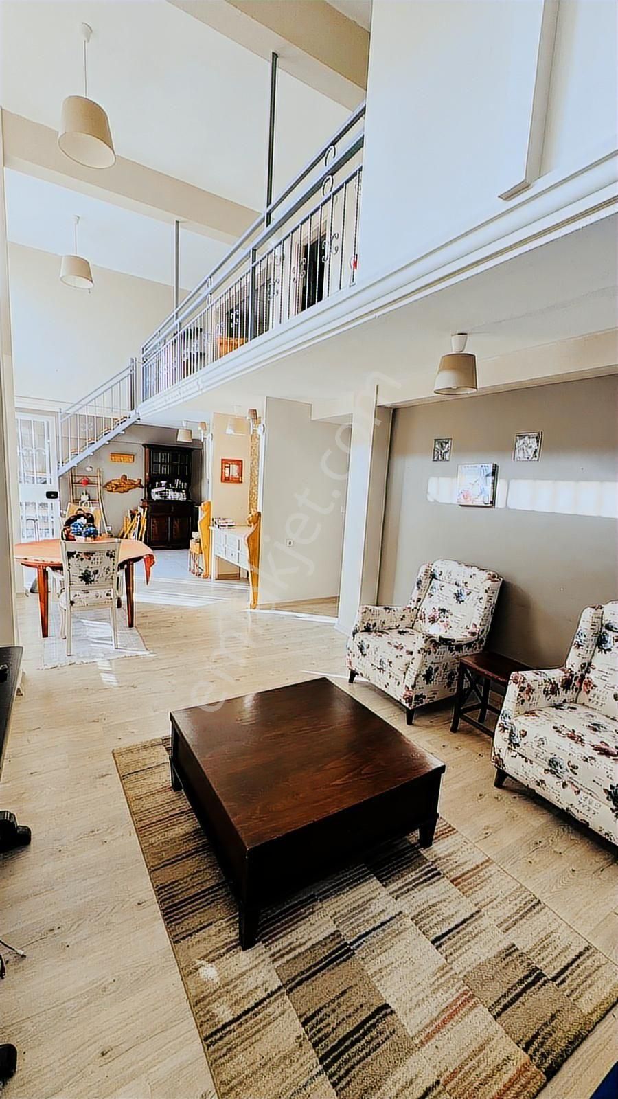 Buca Yaylacık Mah Merkezi Konumda 5+1 Eşyalı Dubleks Daire - Görsel 13