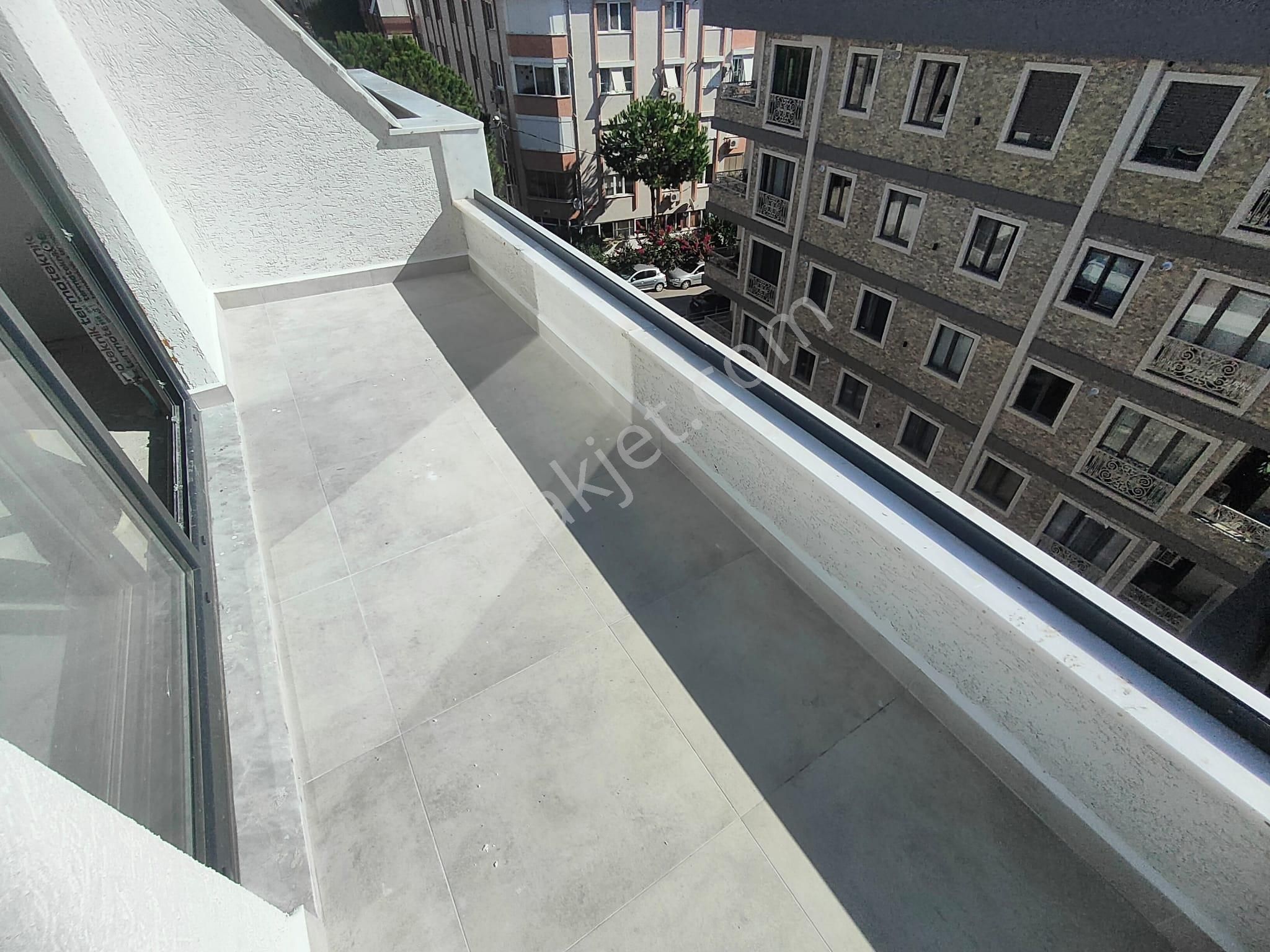 Emlak Dünyasından Altıntepede Deniz Manzaralı Dubleks - Görsel 17