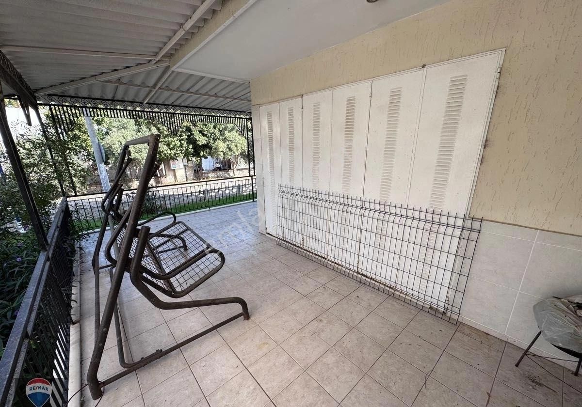 Kuşadası Karaova’da Denize Sıfır, Özel Plajlı, Köşebaşı Bahçeli Villa! - Görsel 13