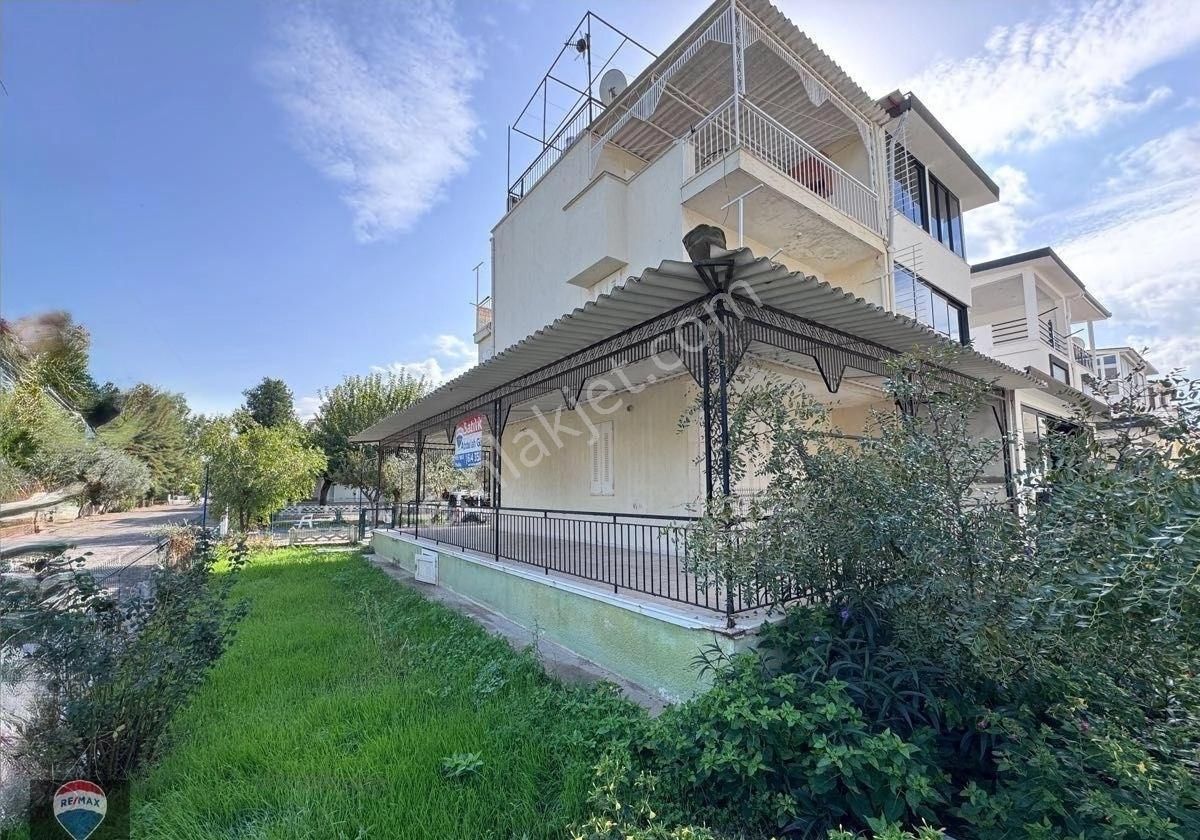 Kuşadası Karaova’da Denize Sıfır, Özel Plajlı, Köşebaşı Bahçeli Villa! - Görsel 8
