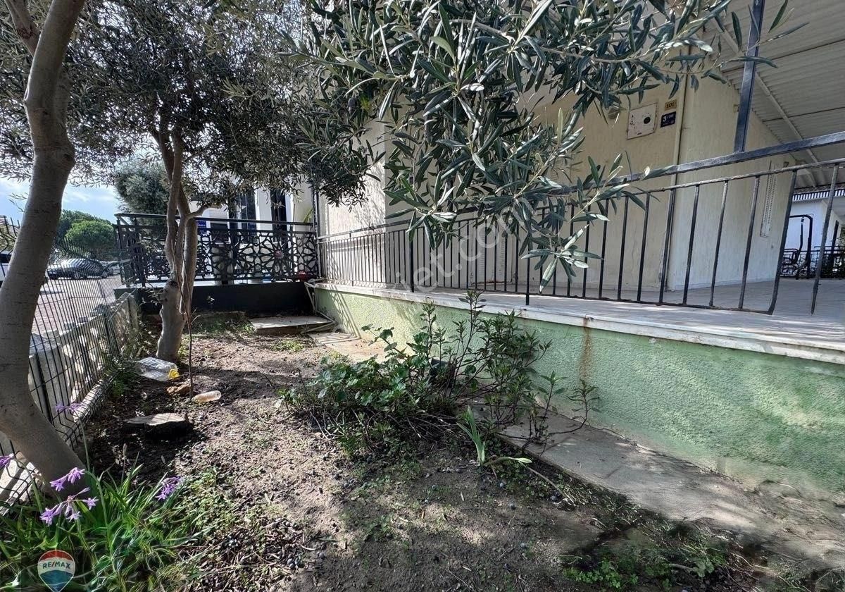 Kuşadası Karaova’da Denize Sıfır, Özel Plajlı, Köşebaşı Bahçeli Villa! - Görsel 11