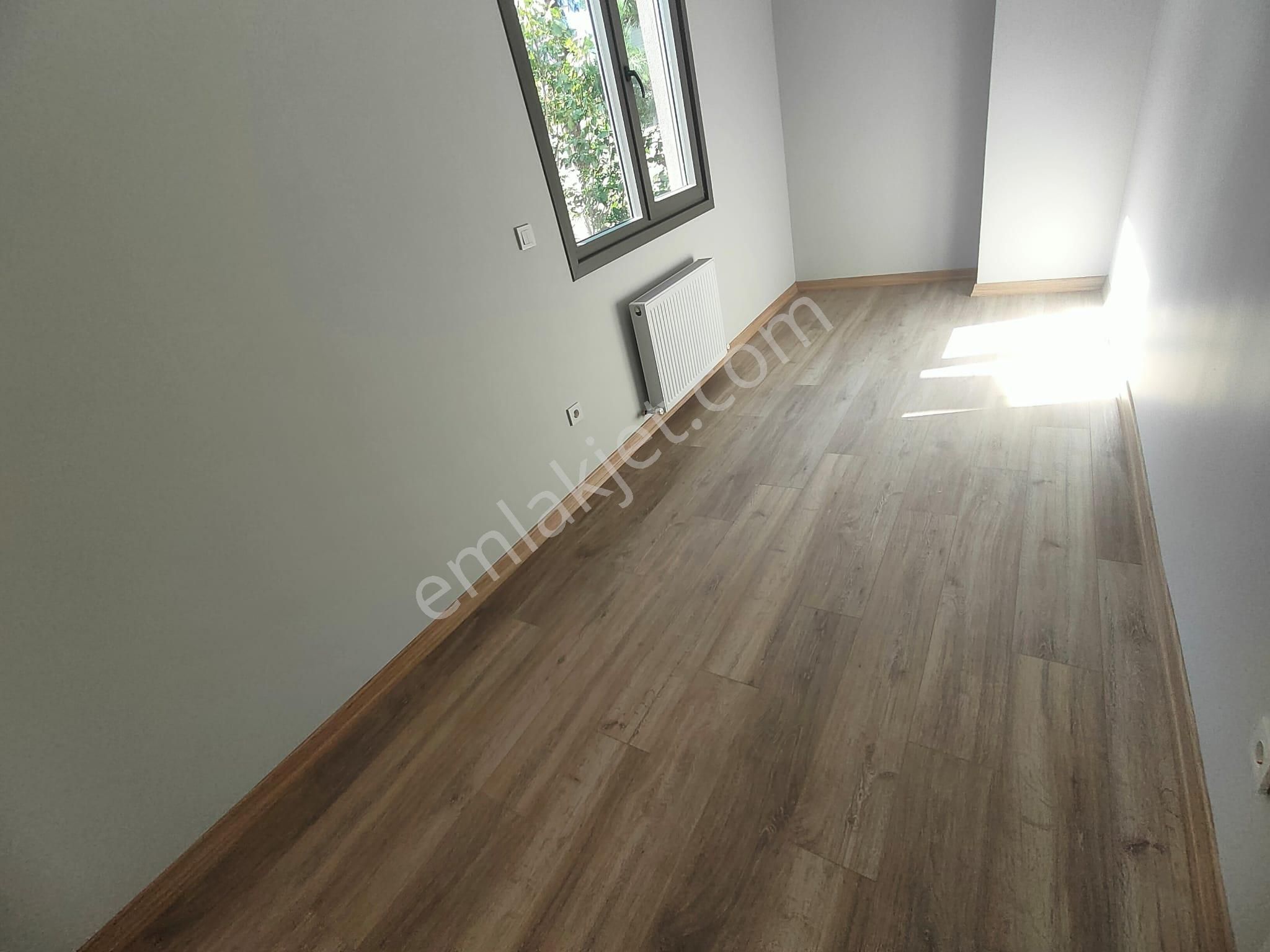 Emlak Dünyasından Küçükyalıda Satılık 2+1 Fırsat Daire - Görsel 8