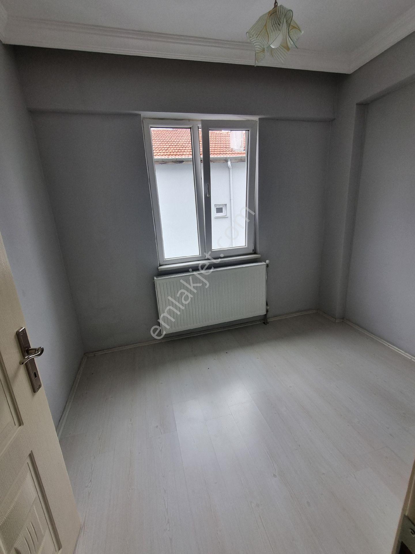 Atatürk Mahallesinde Kiralık Bakımlı Geniş Balkonlu Yalıtımlı Daire - Görsel 4