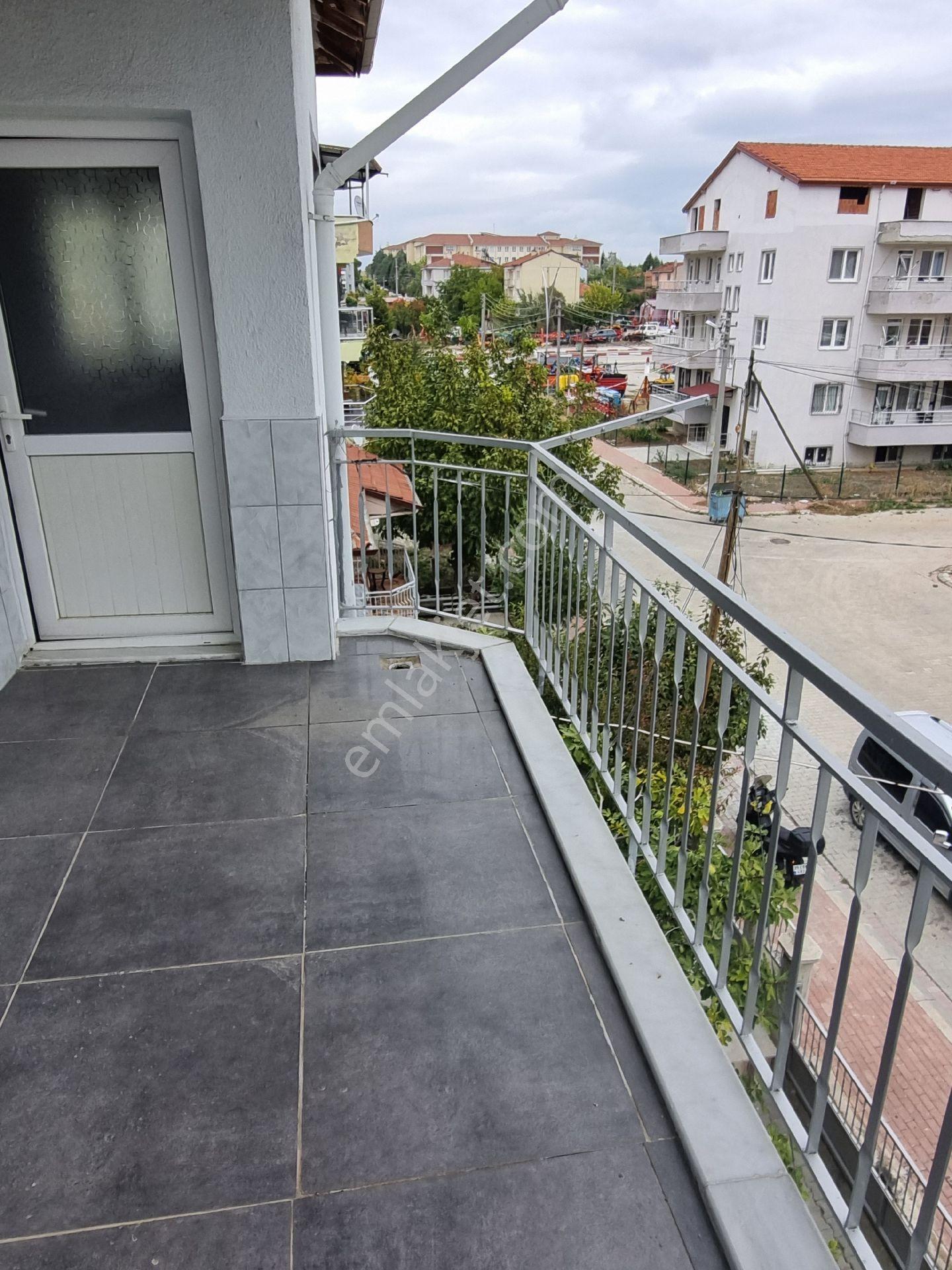 Atatürk Mahallesinde Kiralık Bakımlı Geniş Balkonlu Yalıtımlı Daire - Görsel 11