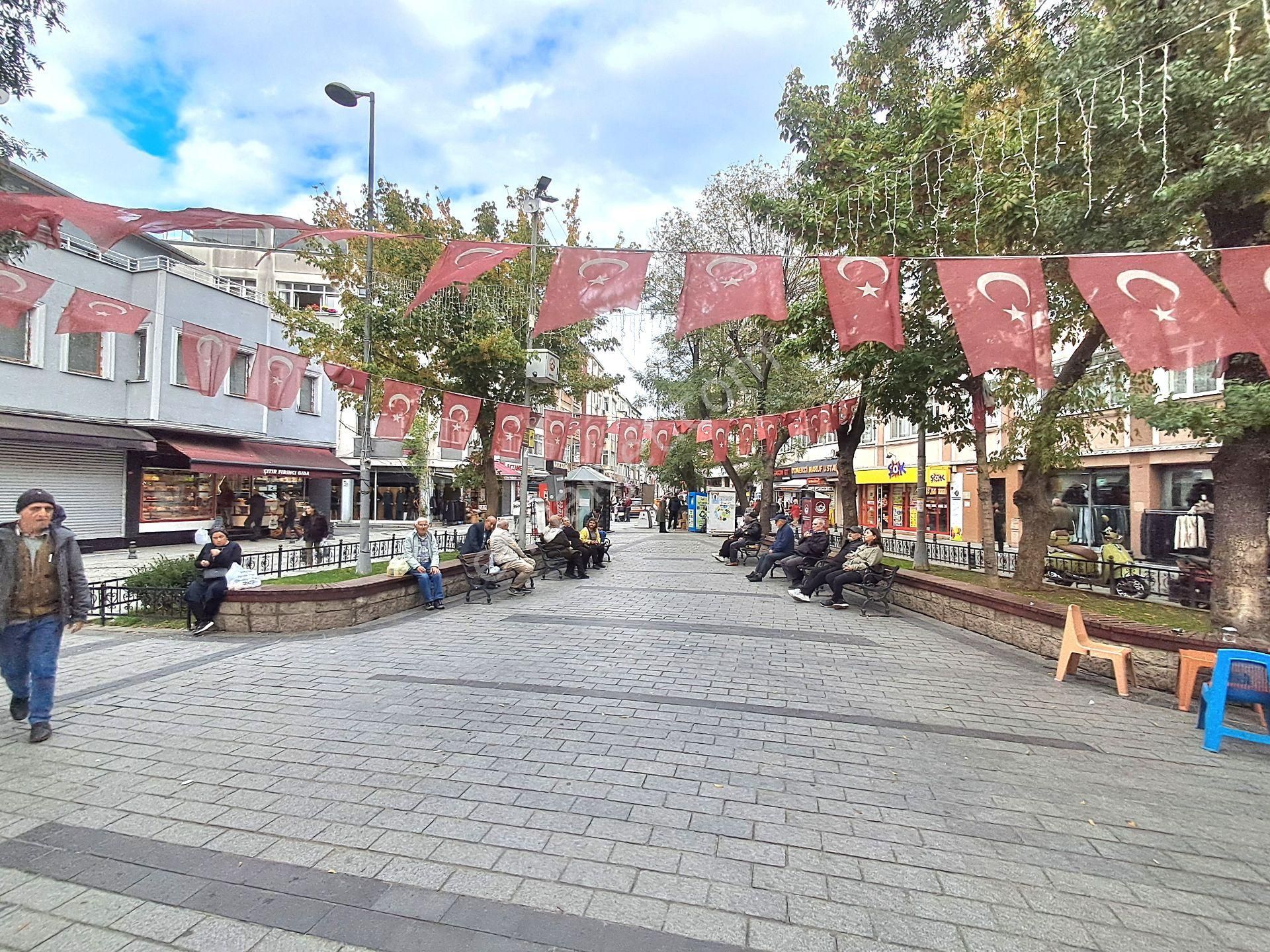 Satılık Bina. Fatih - Şehremini Büyük Saray Meydanında, Meydan Cepheli. - Görsel 32