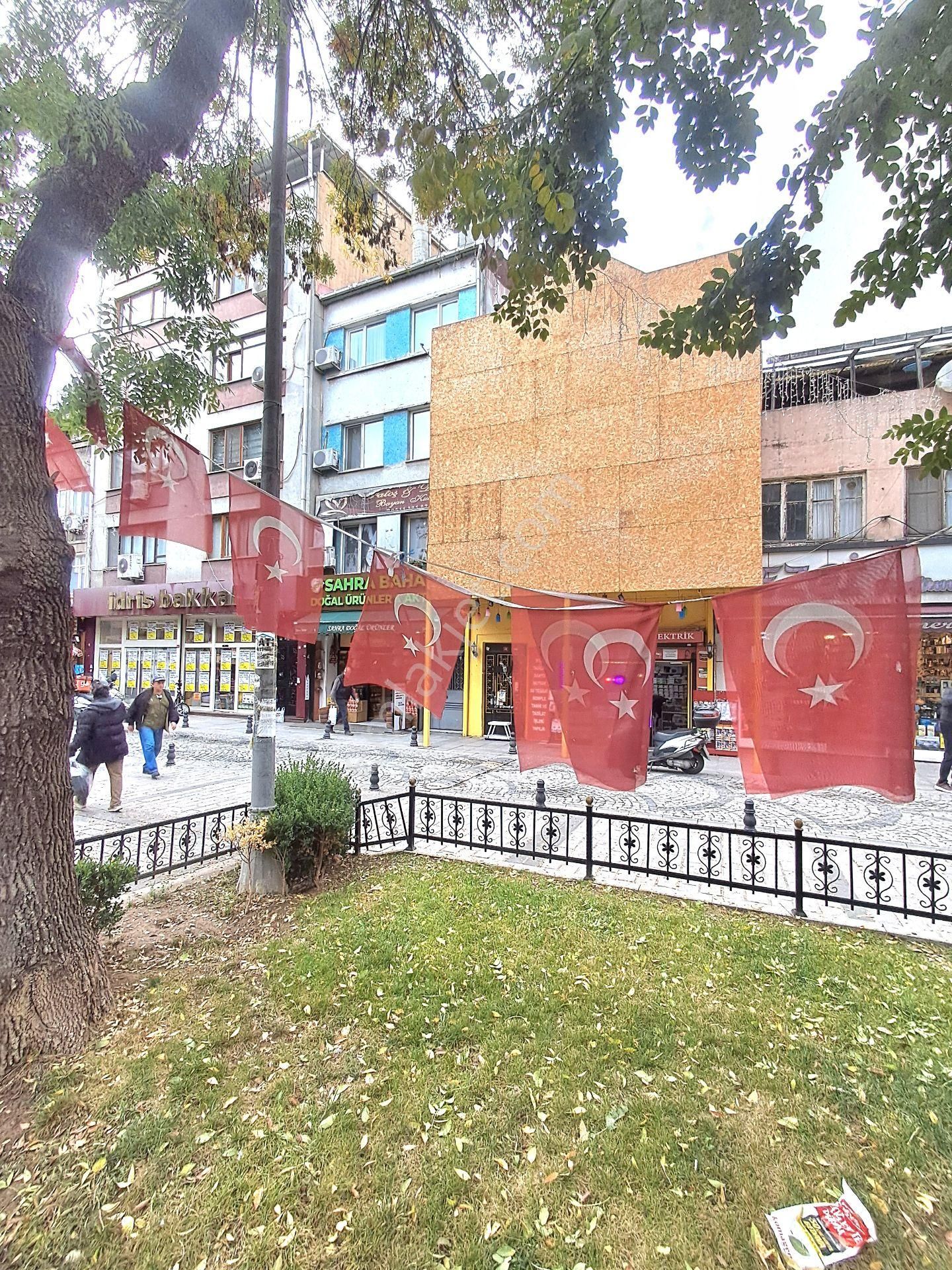 Satılık Bina. Fatih - Şehremini Büyük Saray Meydanında, Meydan Cepheli. - Görsel 34