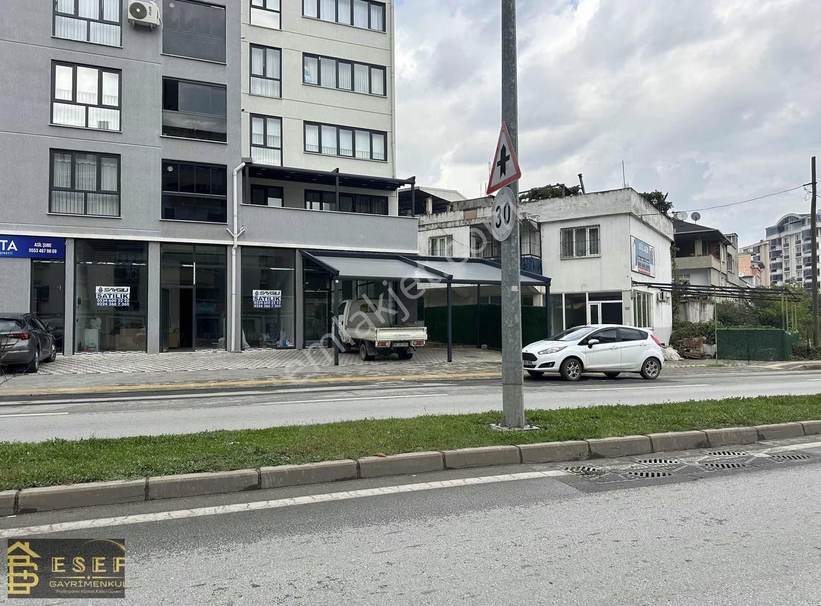 Merkezi Lokasyon Cadde Üzerinde Ön Ve Yan Kullanım Alanlı Dükkan - Görsel 10