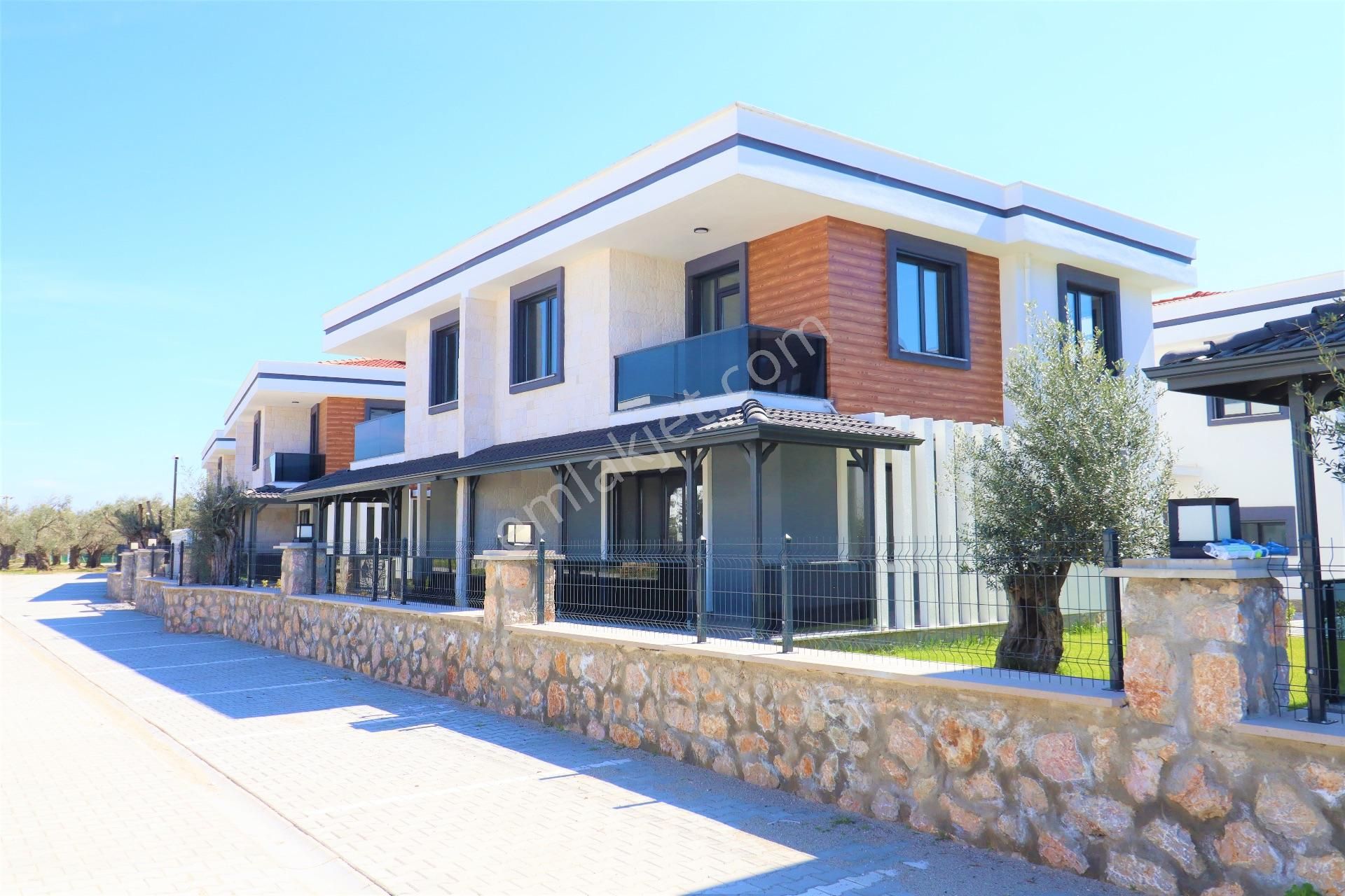 Güre Yolun Altında Satılık Havuzlu Sitede 3+1 Sıfır Villa - Görsel 30