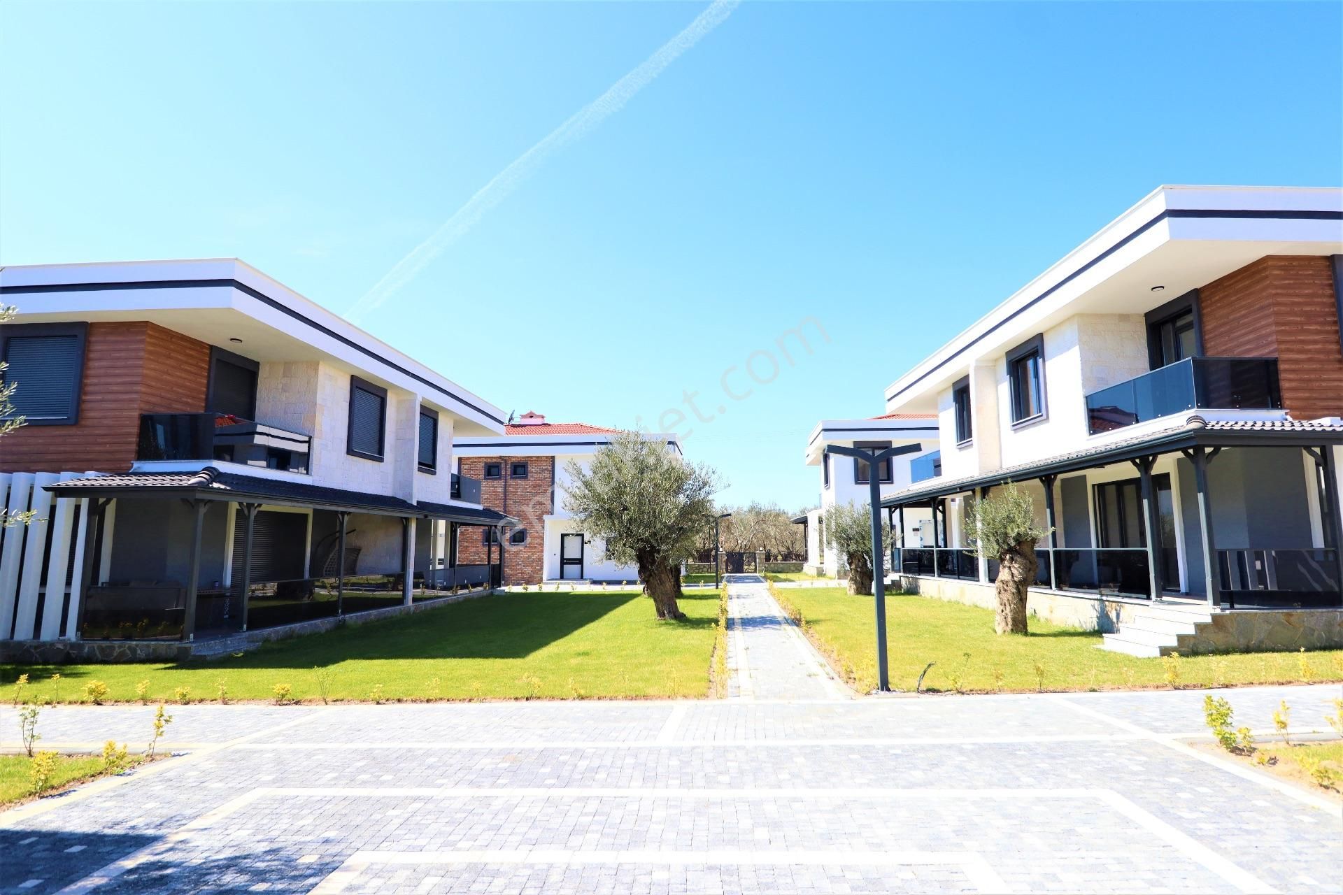 Güre Yolun Altında Satılık Havuzlu Sitede 3+1 Sıfır Villa - Görsel 33