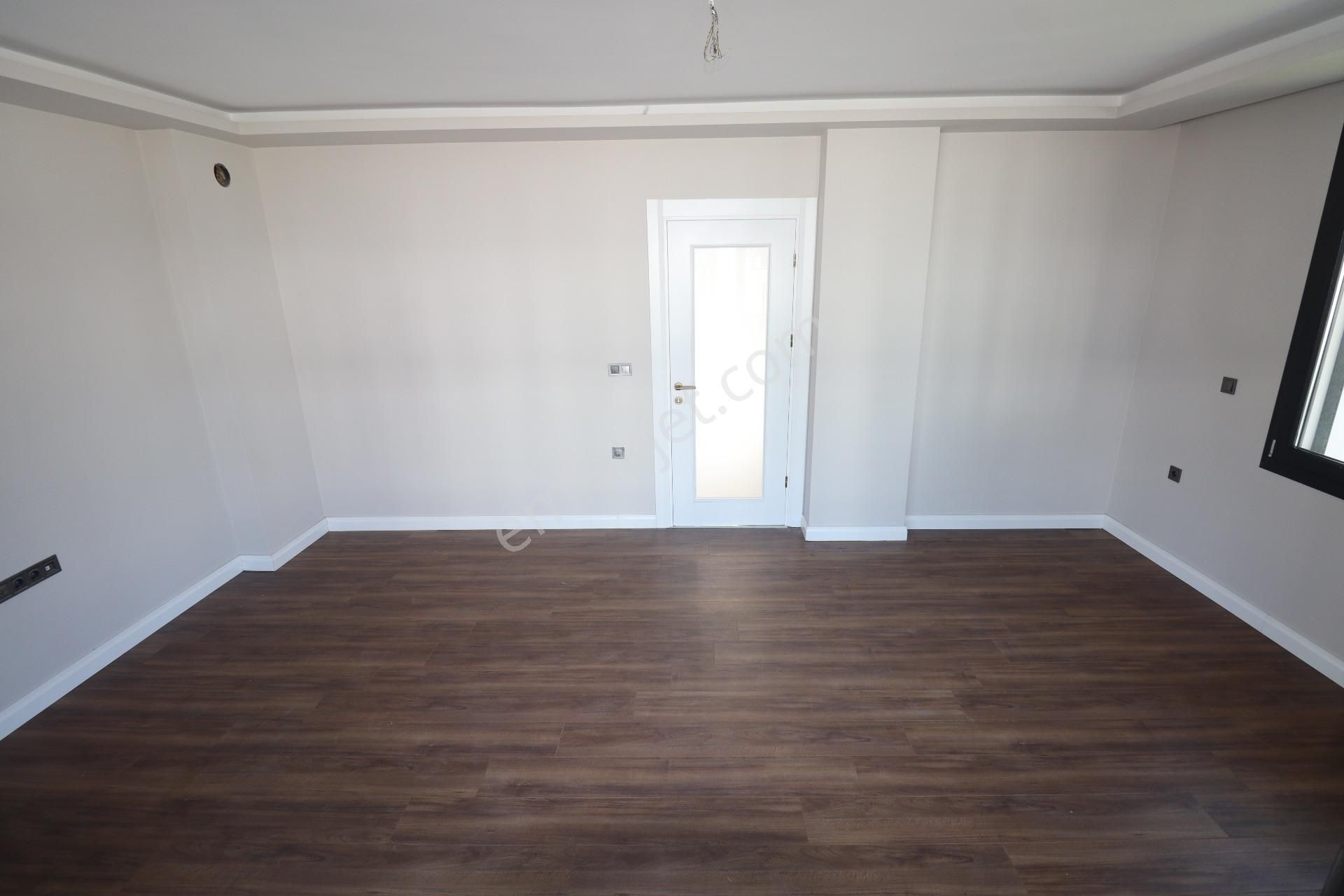 Güre Yolun Altında Satılık Havuzlu Sitede 3+1 Sıfır Villa - Görsel 9