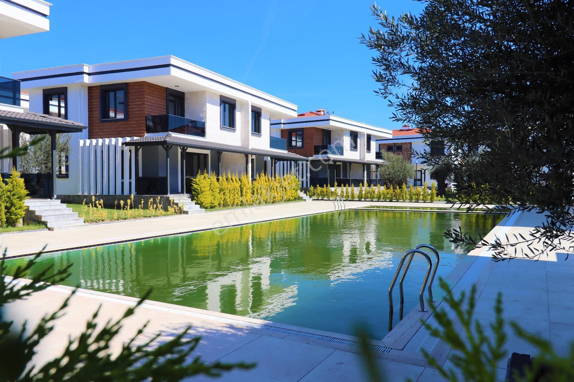 Güre Yolun Altında Satılık Havuzlu Sitede 3+1 Sıfır Villa - Görsel 5