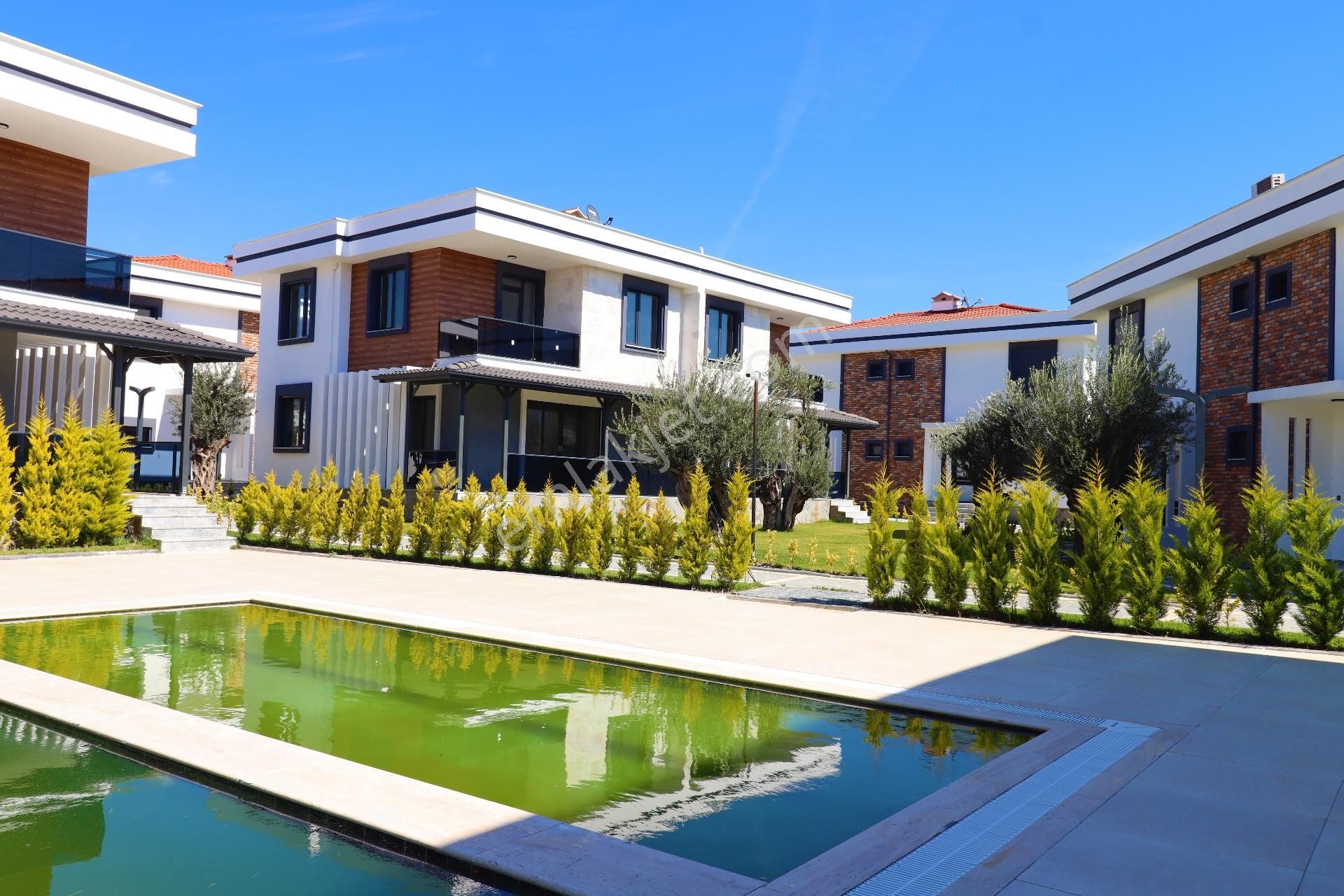 Güre Yolun Altında Satılık Havuzlu Sitede 3+1 Sıfır Villa - Görsel 7