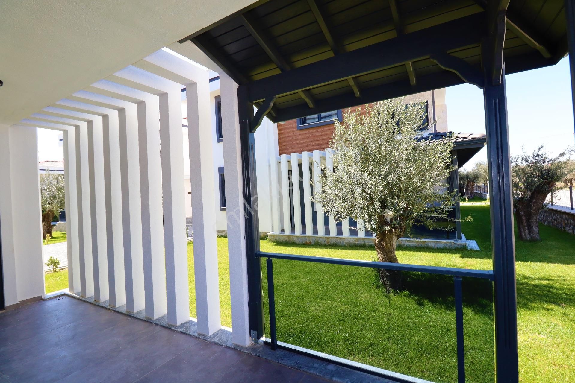 Güre Yolun Altında Satılık Havuzlu Sitede 3+1 Sıfır Villa - Görsel 20