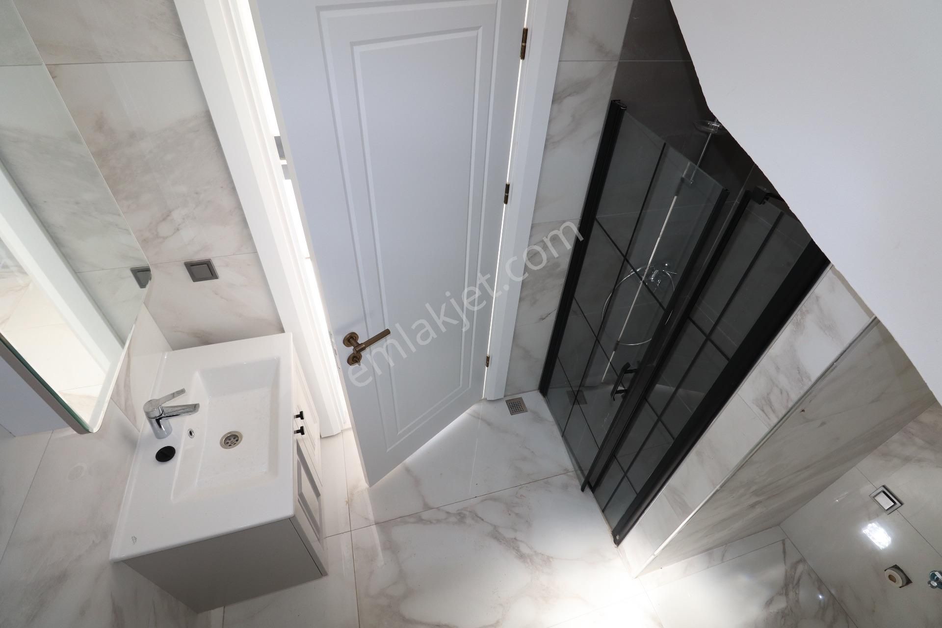 Güre Yolun Altında Satılık Havuzlu Sitede 3+1 Sıfır Villa - Görsel 16