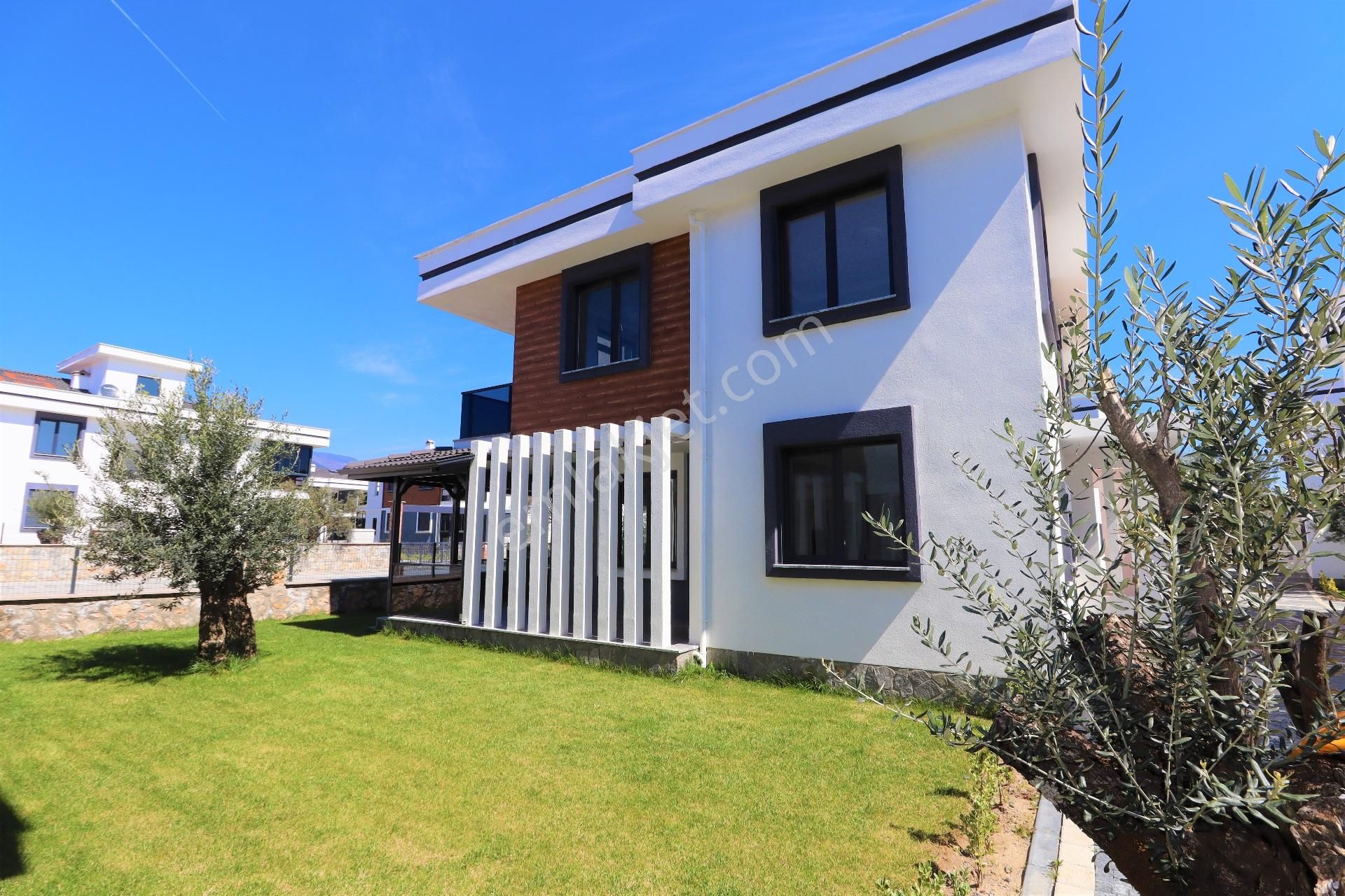 Güre Yolun Altında Satılık Havuzlu Sitede 3+1 Sıfır Villa - Görsel 26