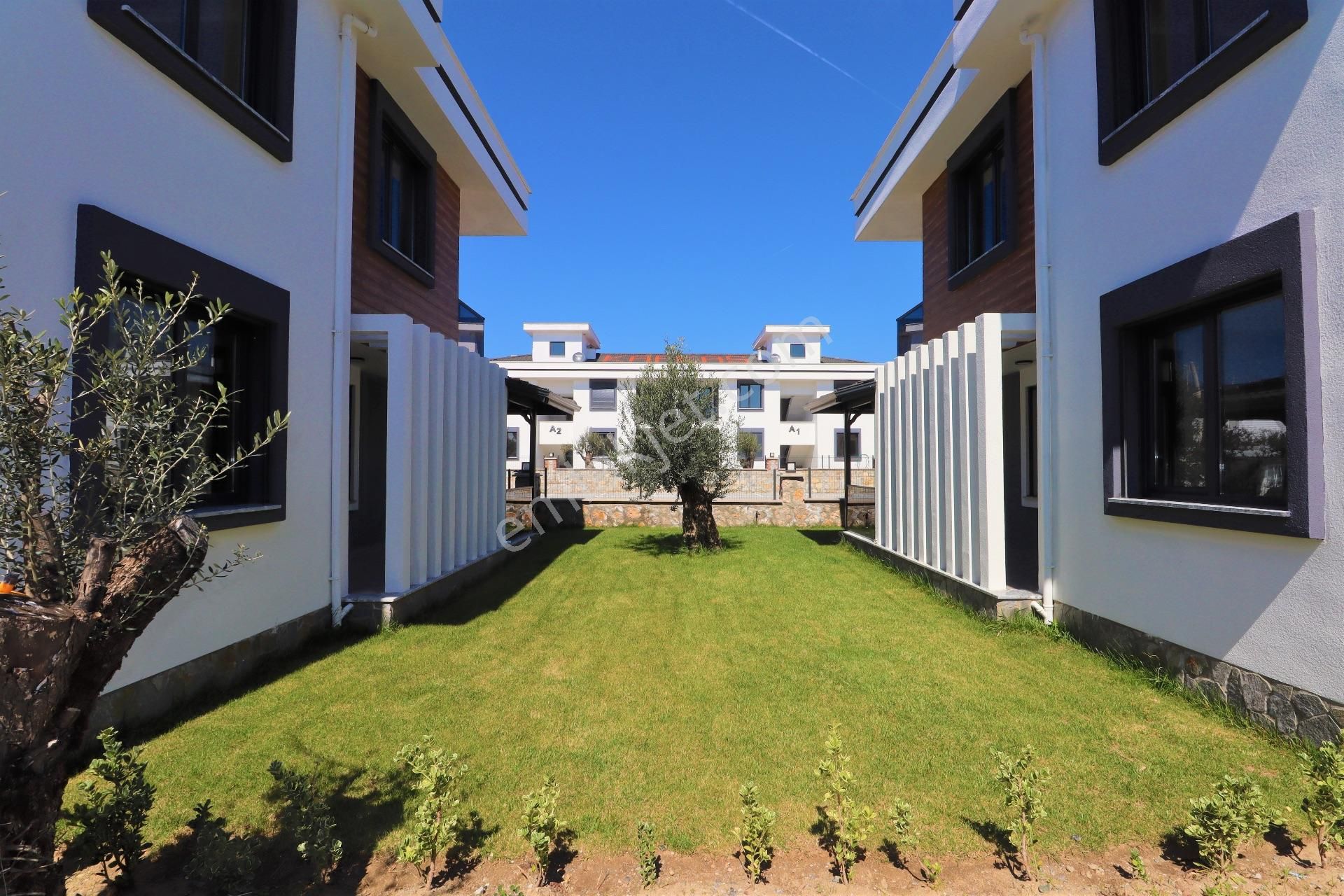 Güre Yolun Altında Satılık Havuzlu Sitede 3+1 Sıfır Villa - Görsel 27