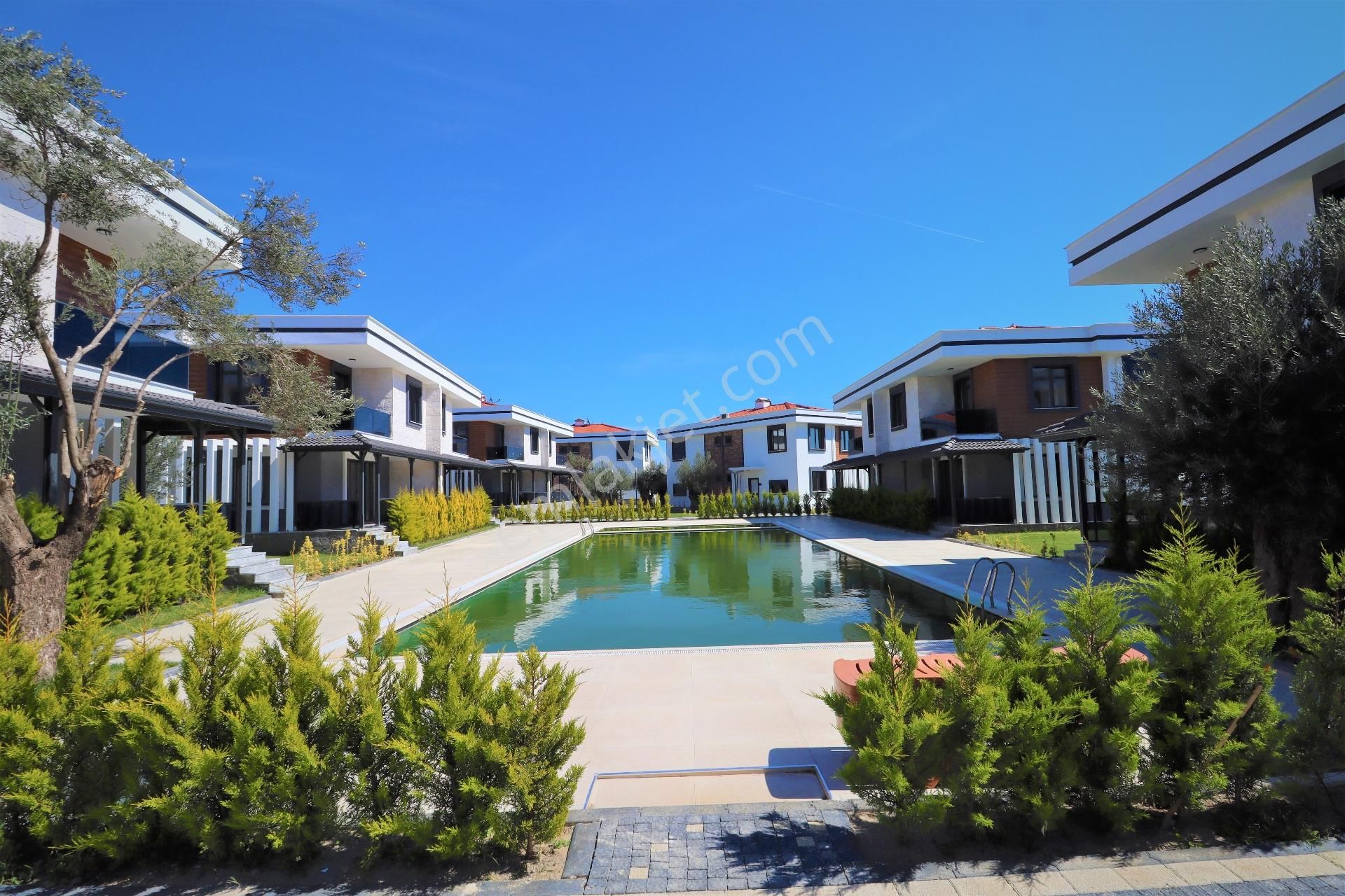 Güre Yolun Altında Satılık Havuzlu Sitede 3+1 Sıfır Villa - Görsel 34