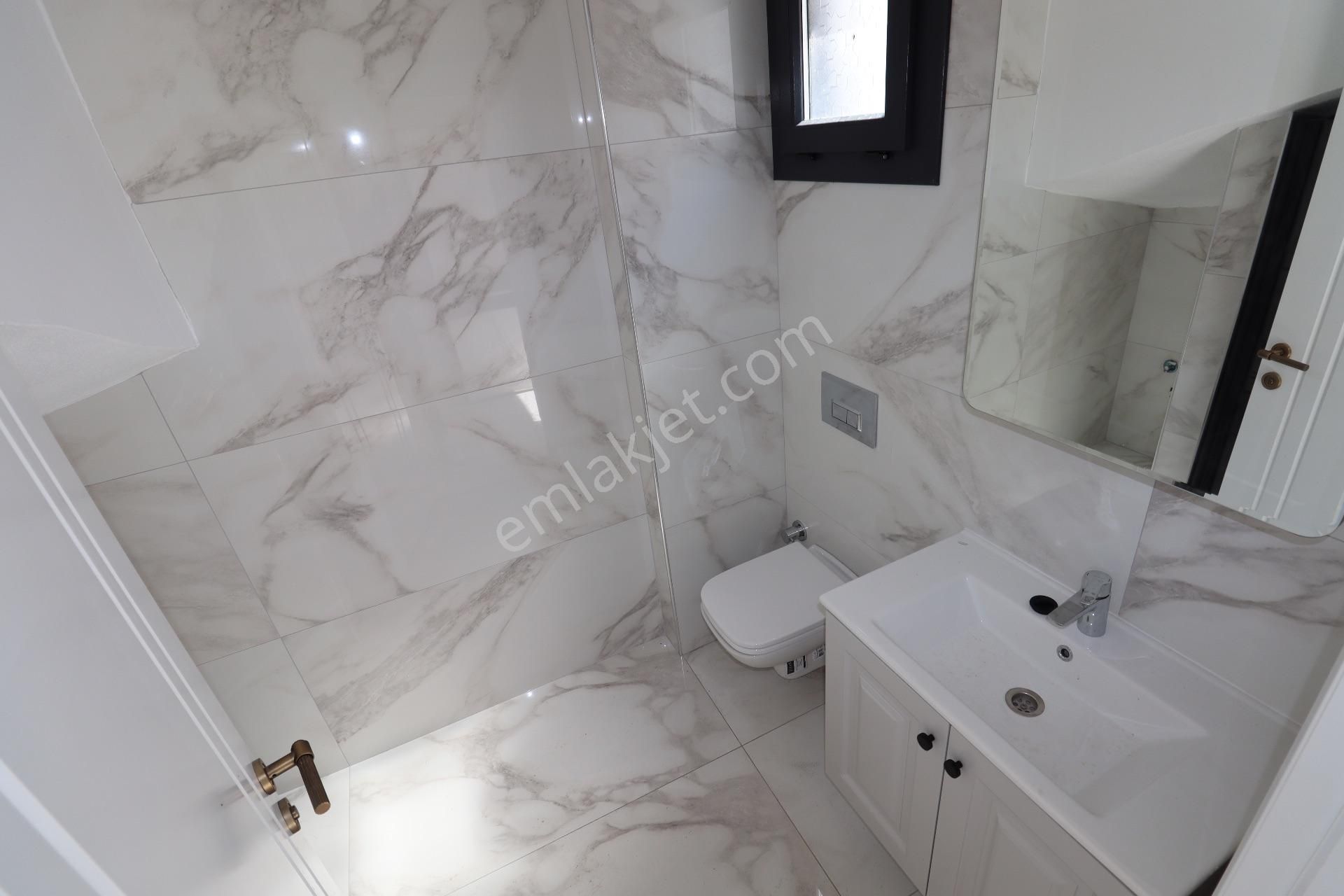 Güre Yolun Altında Satılık Havuzlu Sitede 3+1 Sıfır Villa - Görsel 15