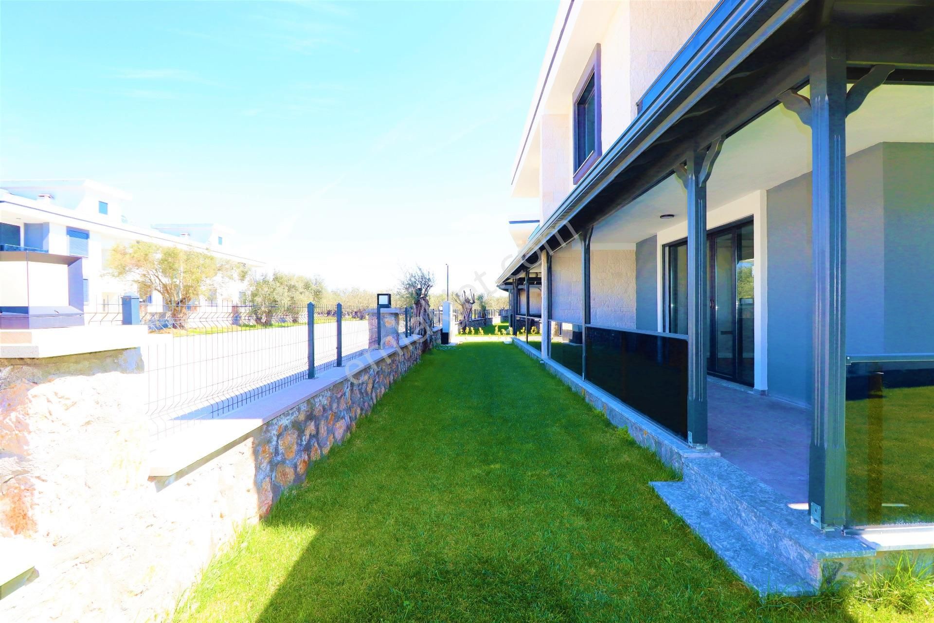 Güre Yolun Altında Satılık Havuzlu Sitede 3+1 Sıfır Villa - Görsel 25