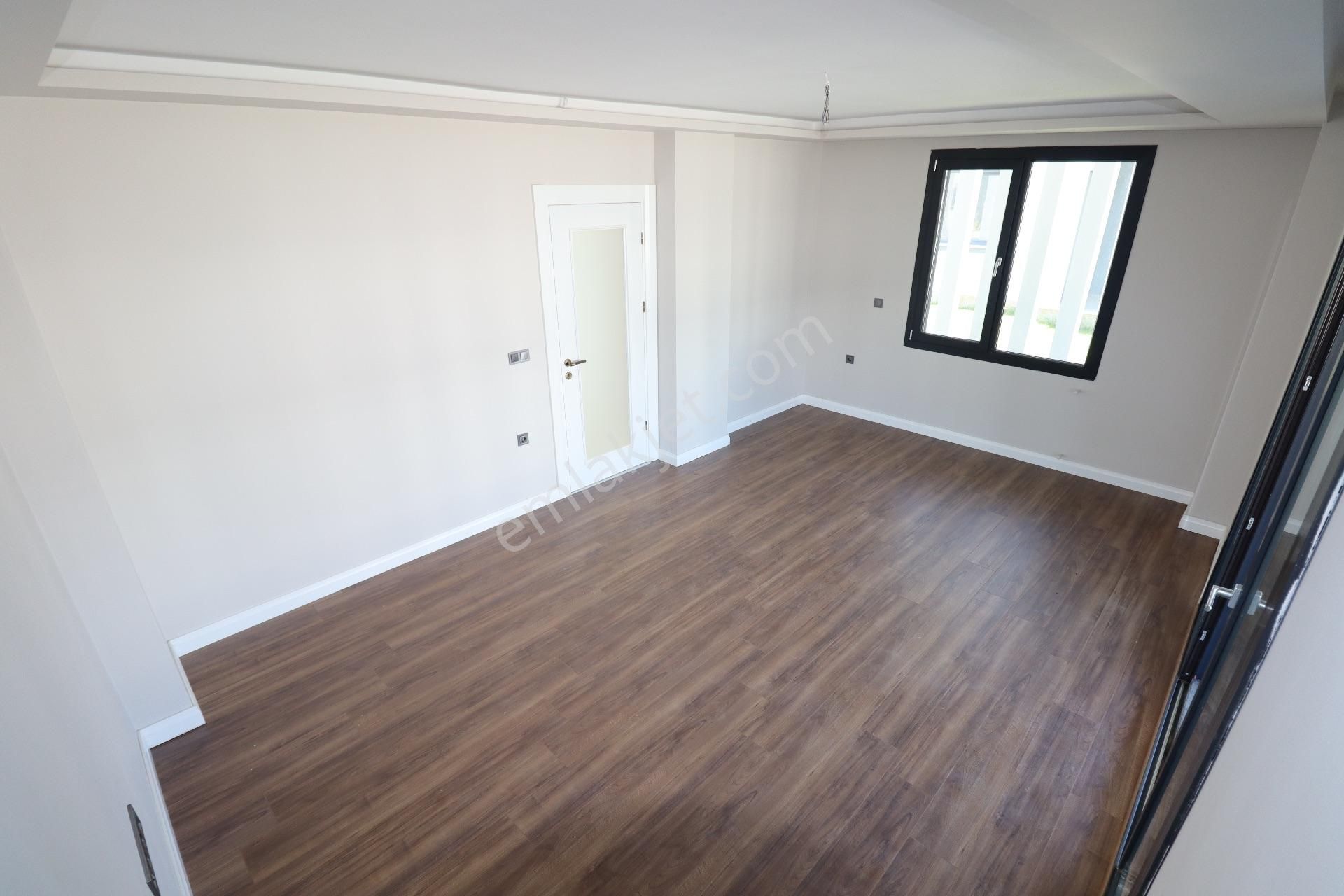 Güre Yolun Altında Satılık Havuzlu Sitede 3+1 Sıfır Villa - Görsel 11