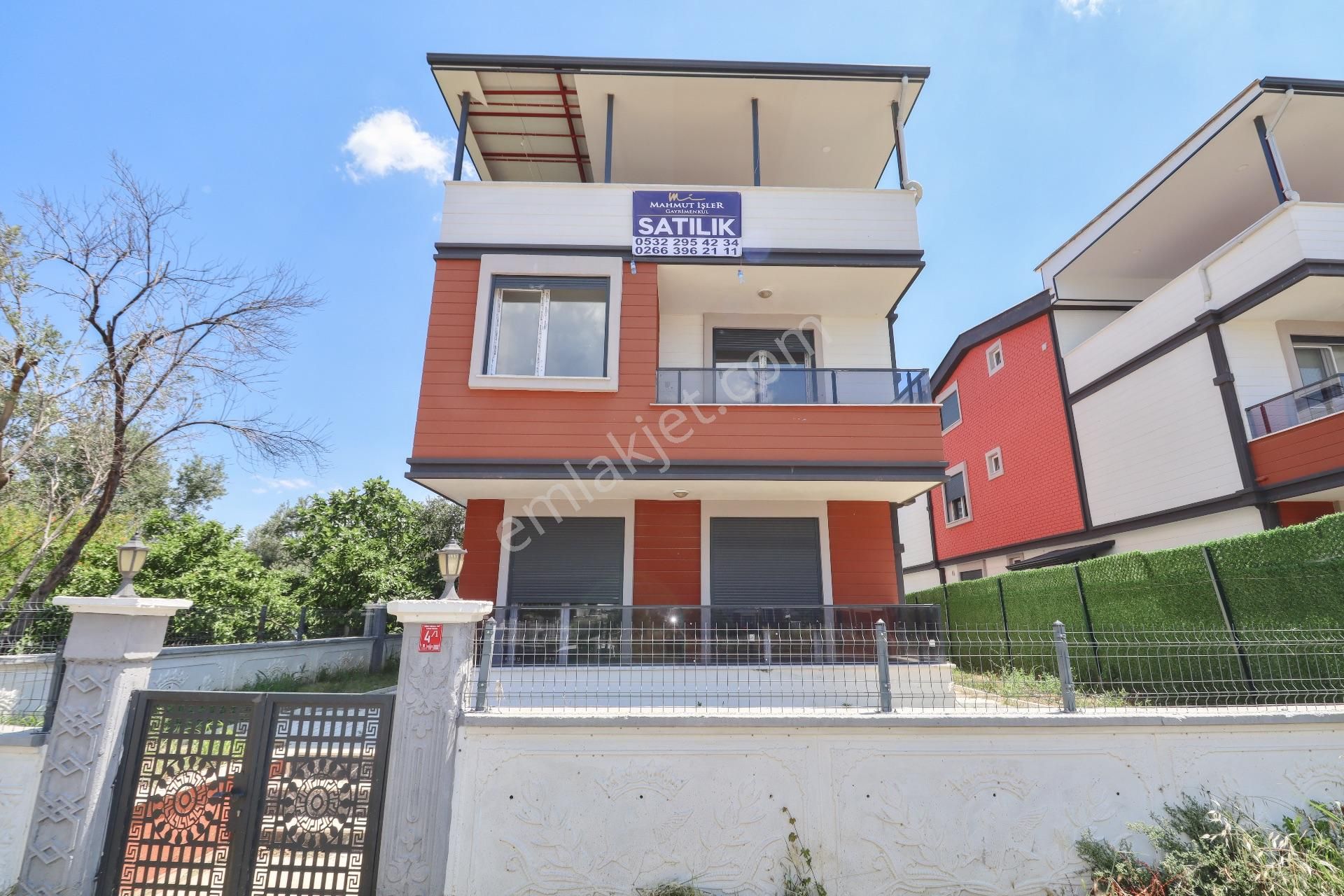 Güre'de Satılık 4+1 Sıfır Villa Denize 400 Metre