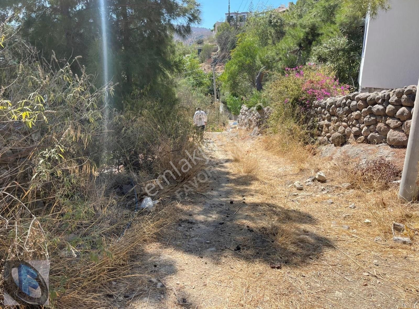 Favori'den Türkbükünde Deniz Manzaralı 20/40 İmarlı Villa Arsası - Görsel 3