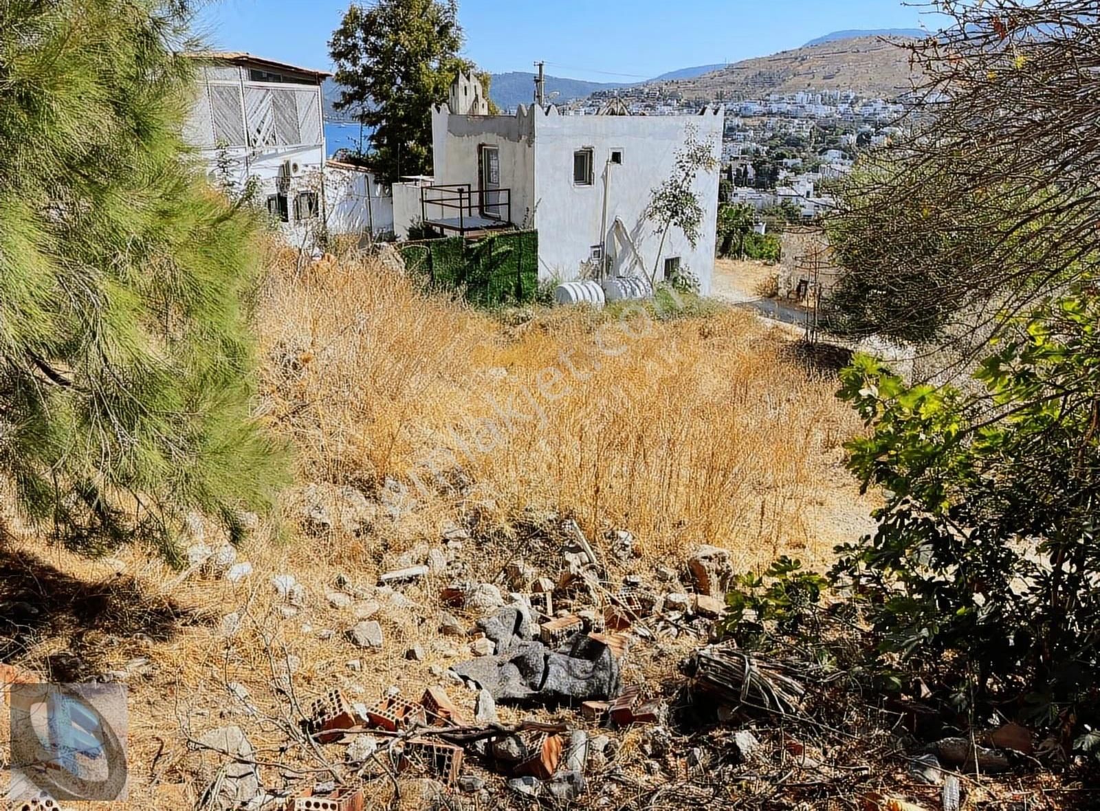 Favori'den Türkbükünde Deniz Manzaralı 20/40 İmarlı Villa Arsası