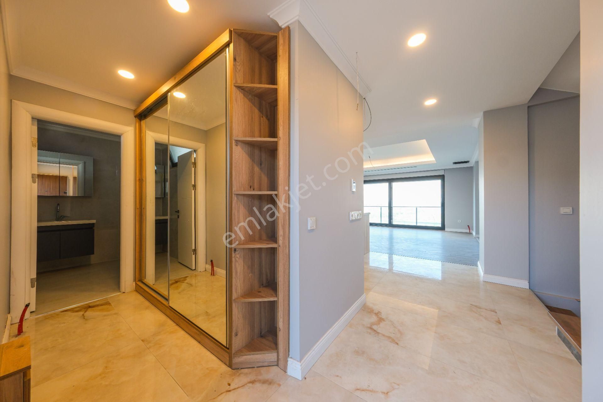 Arnavutköy Durusuda Satılık Tripleks Villa, Net 302 M2. Göl Manzaralı - Görsel 11