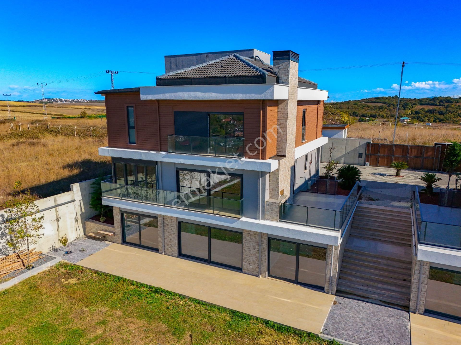 Arnavutköy Durusuda Satılık Tripleks Villa, Net 302 M2. Göl Manzaralı - Görsel 6