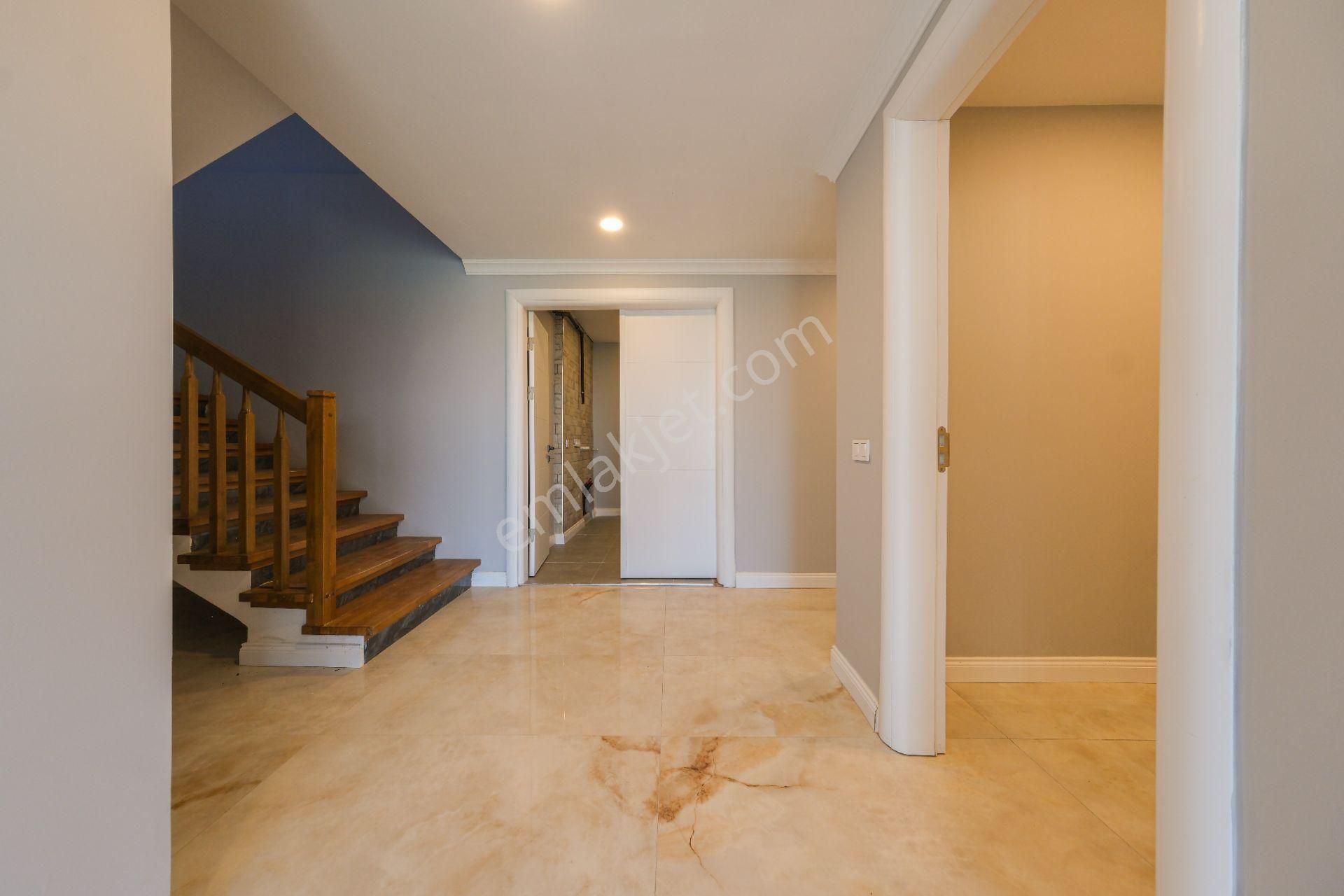 Arnavutköy Durusuda Satılık Tripleks Villa, Net 302 M2. Göl Manzaralı - Görsel 34