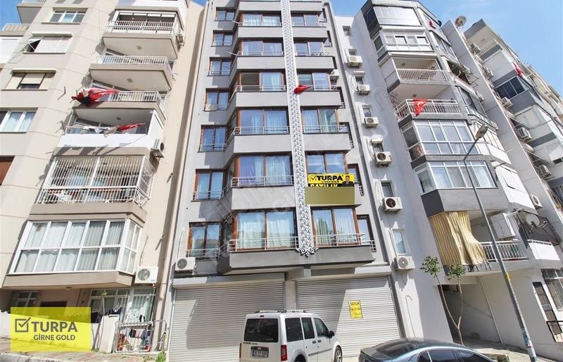 Mithatpaşa Sahile-karataş Hastane Yakını,geniş 1+1 Satılık Daire