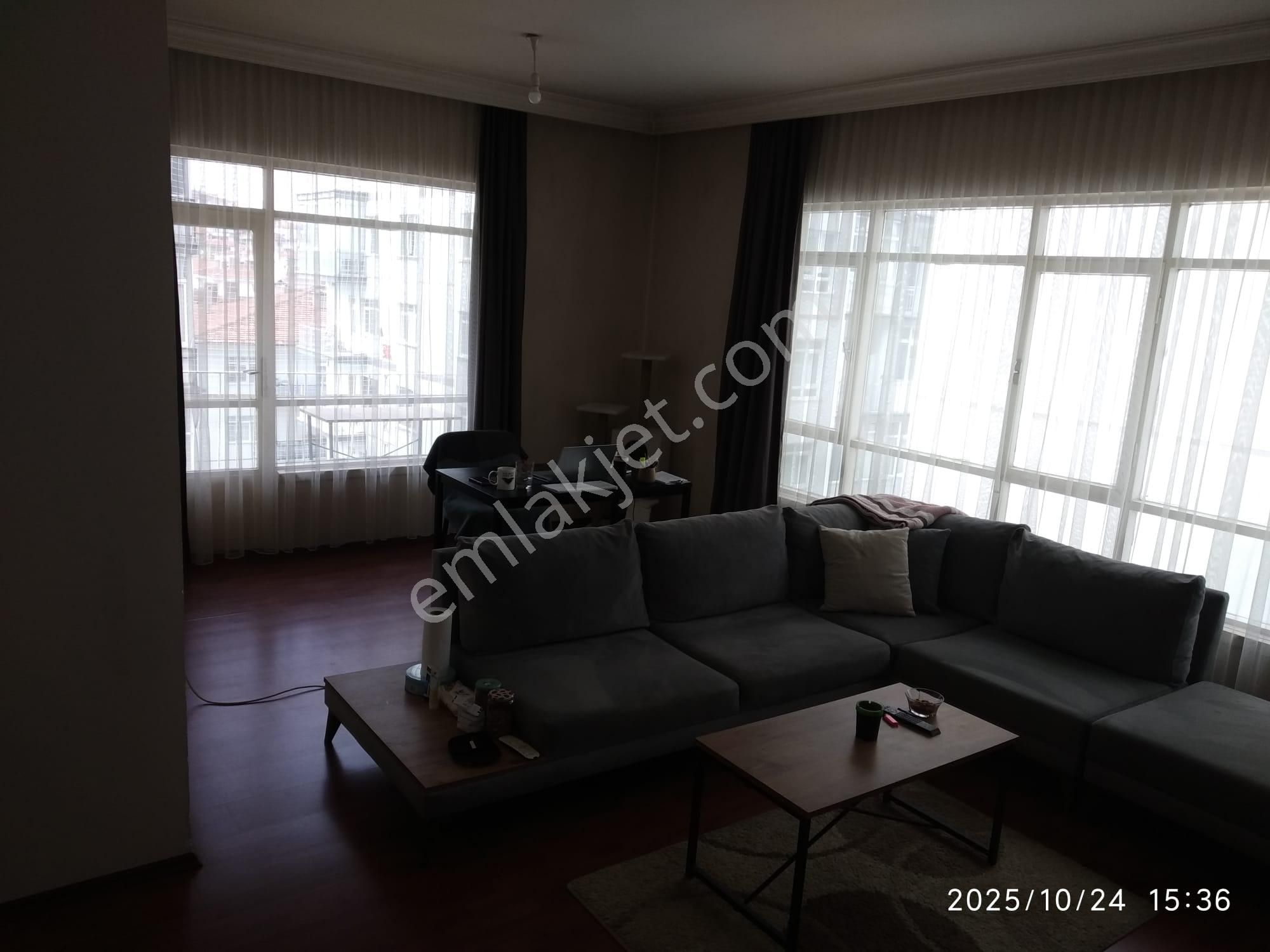 Demetevler Metrosuna Yakın Asansörlü Binada Bağımsız Salon 3+1 Ön Cephe Krediye Uygun Satılık Daire