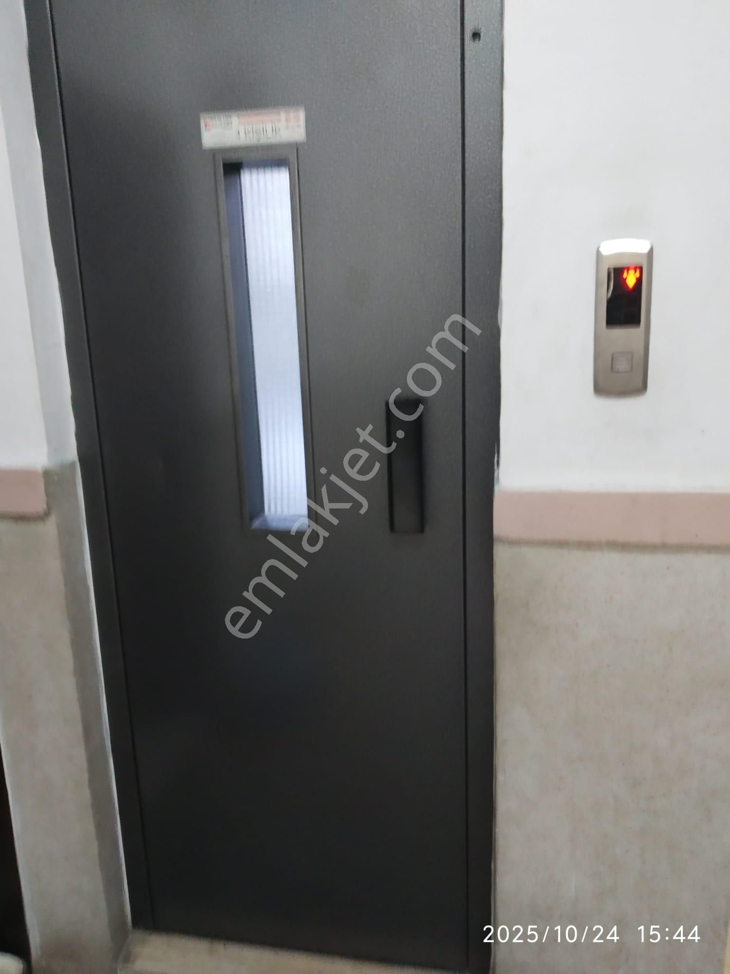 Demetevler Metrosuna Yakın Asansörlü Binada Bağımsız Salon 3+1 Ön Cephe Krediye Uygun Satılık Daire - Görsel 21