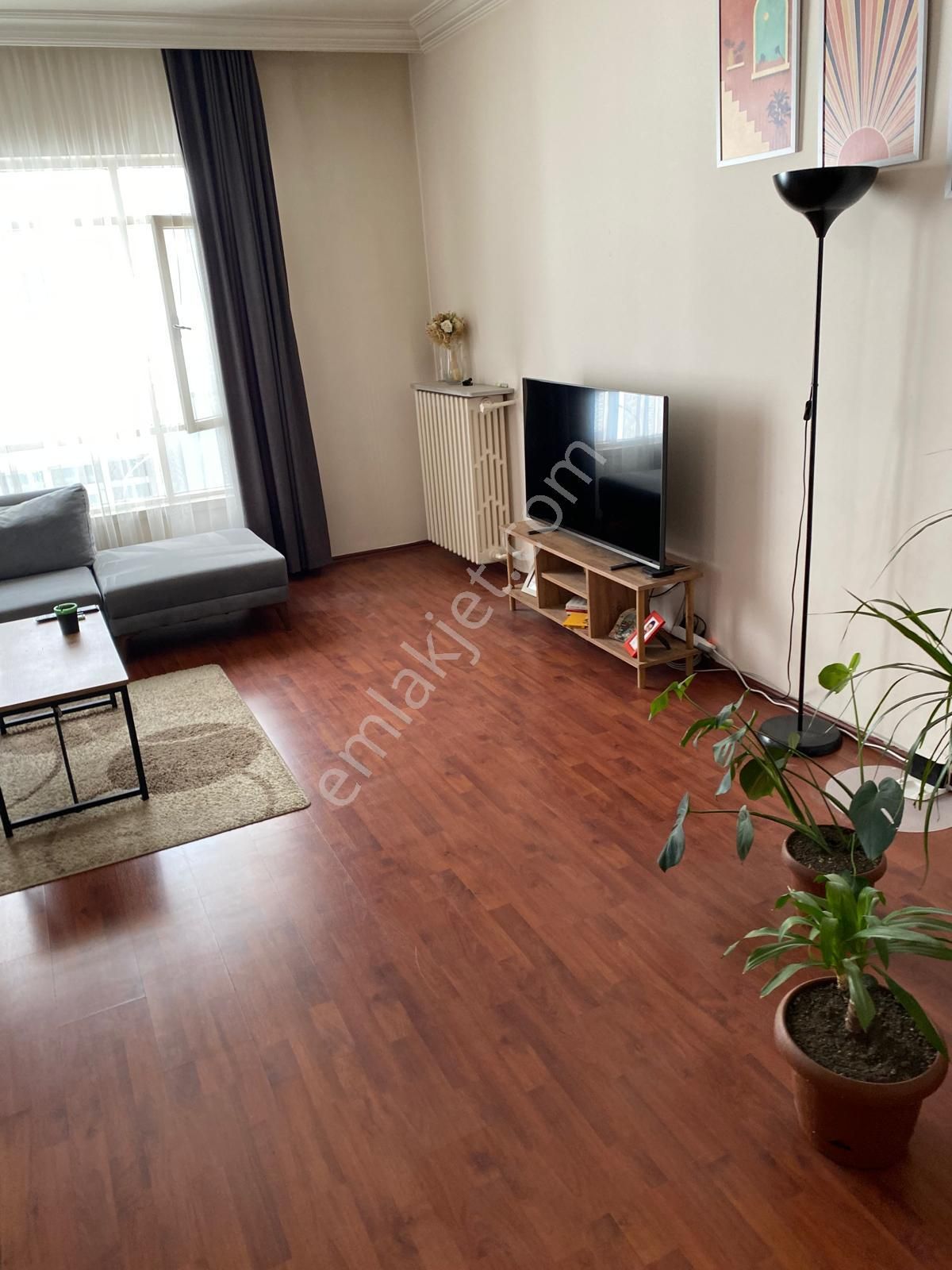 Demetevler Metrosuna Yakın Asansörlü Binada Bağımsız Salon 3+1 Ön Cephe Krediye Uygun Satılık Daire - Görsel 2