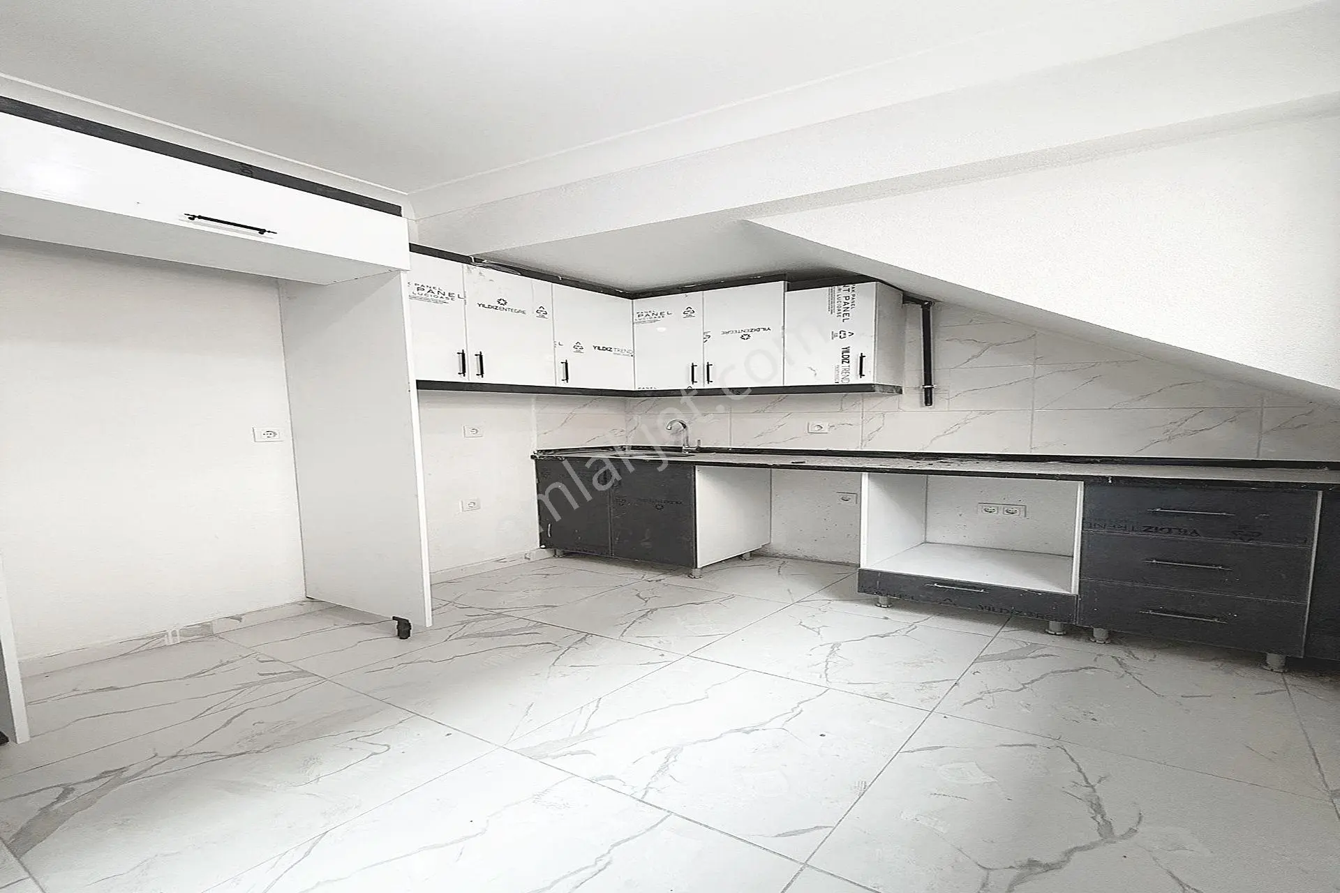 Ardıçlı Villalarına Yakın Geniş M2 3+1 Ters Dublex Satılık Daire - Görsel 2