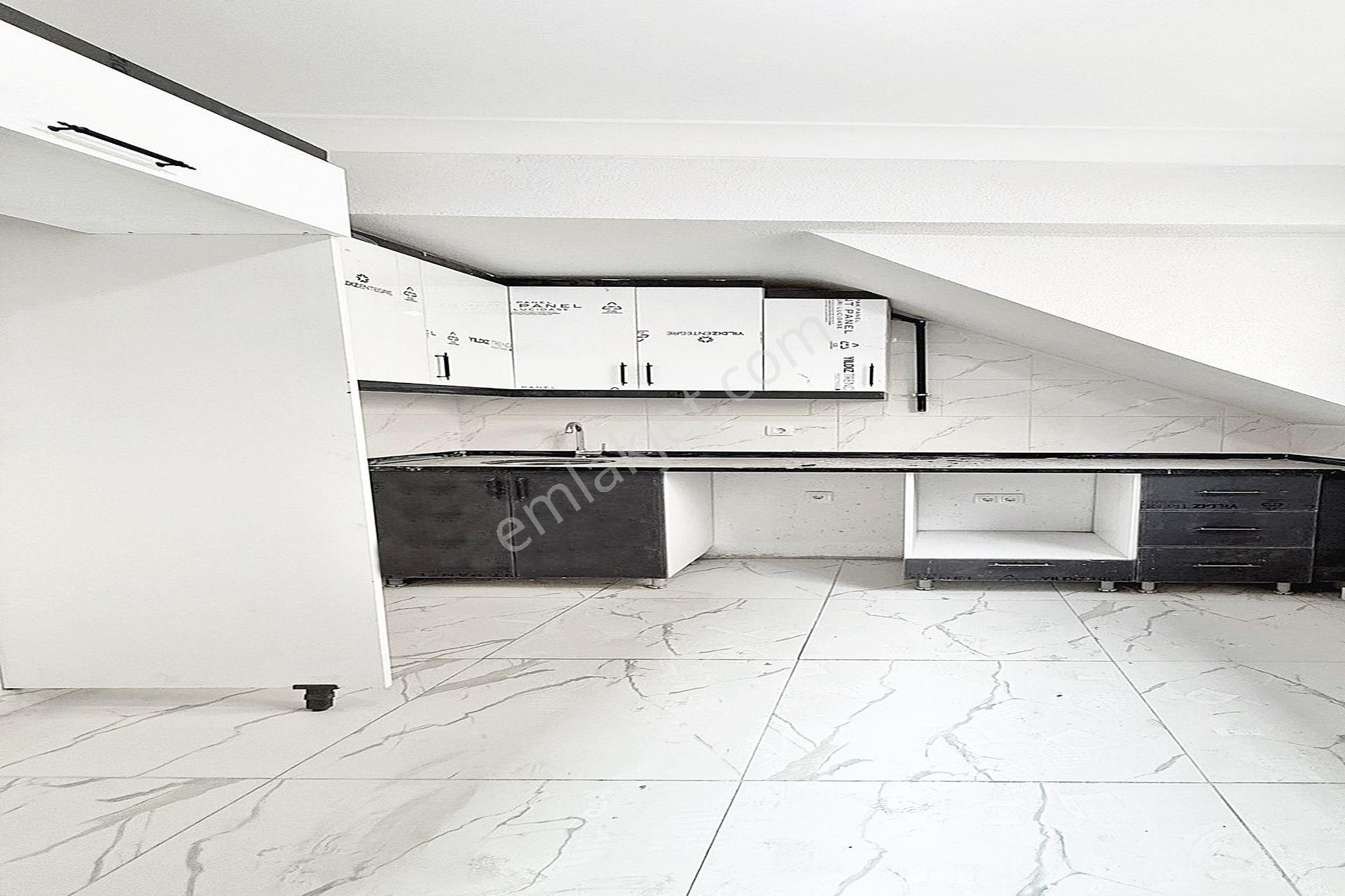 Ardıçlı Villalarına Yakın Geniş M2 3+1 Ters Dublex Satılık Daire