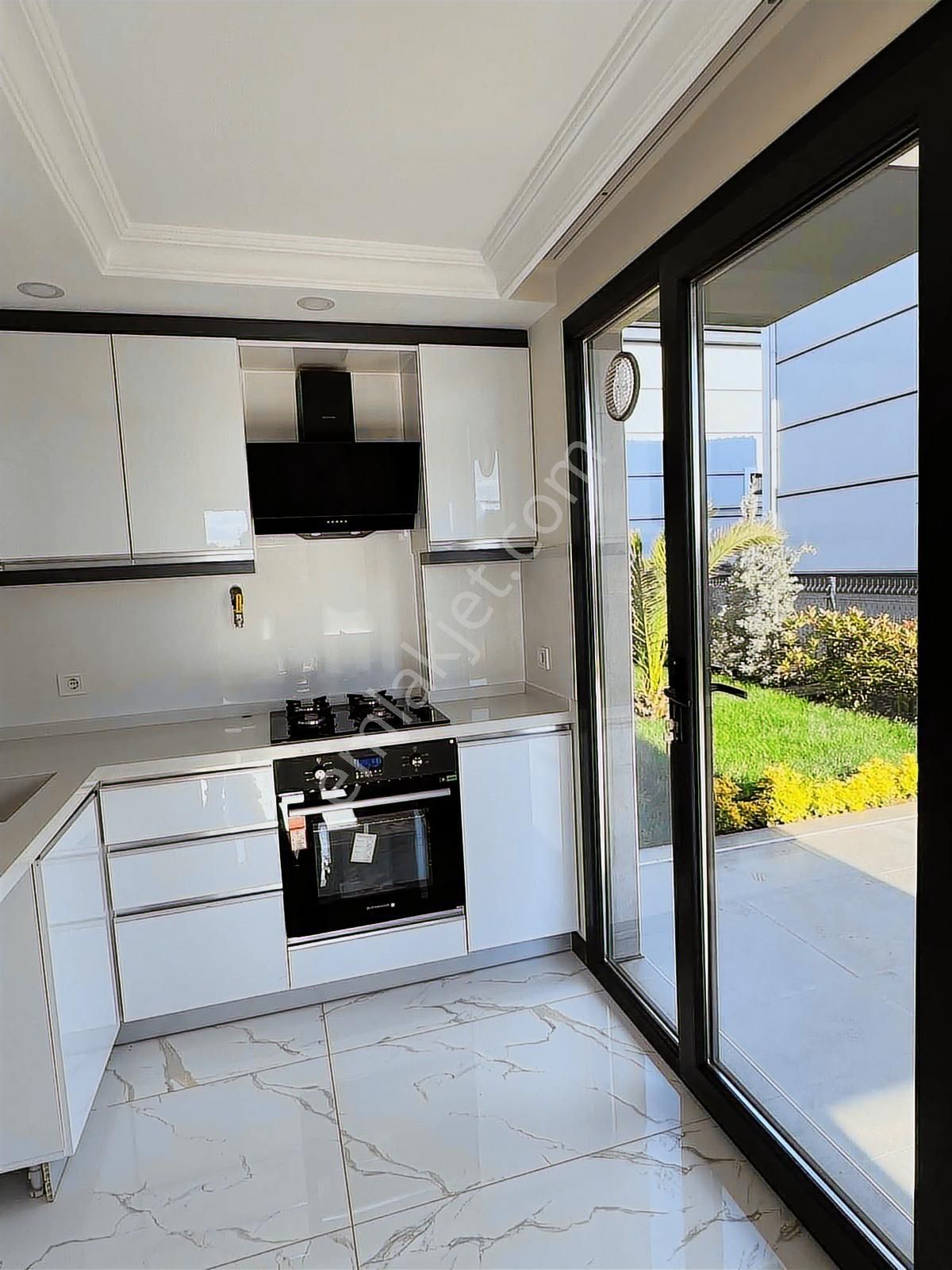 Farklı Mimari Kaliteli İşçilik Hepsi Bu Villada - Görsel 15