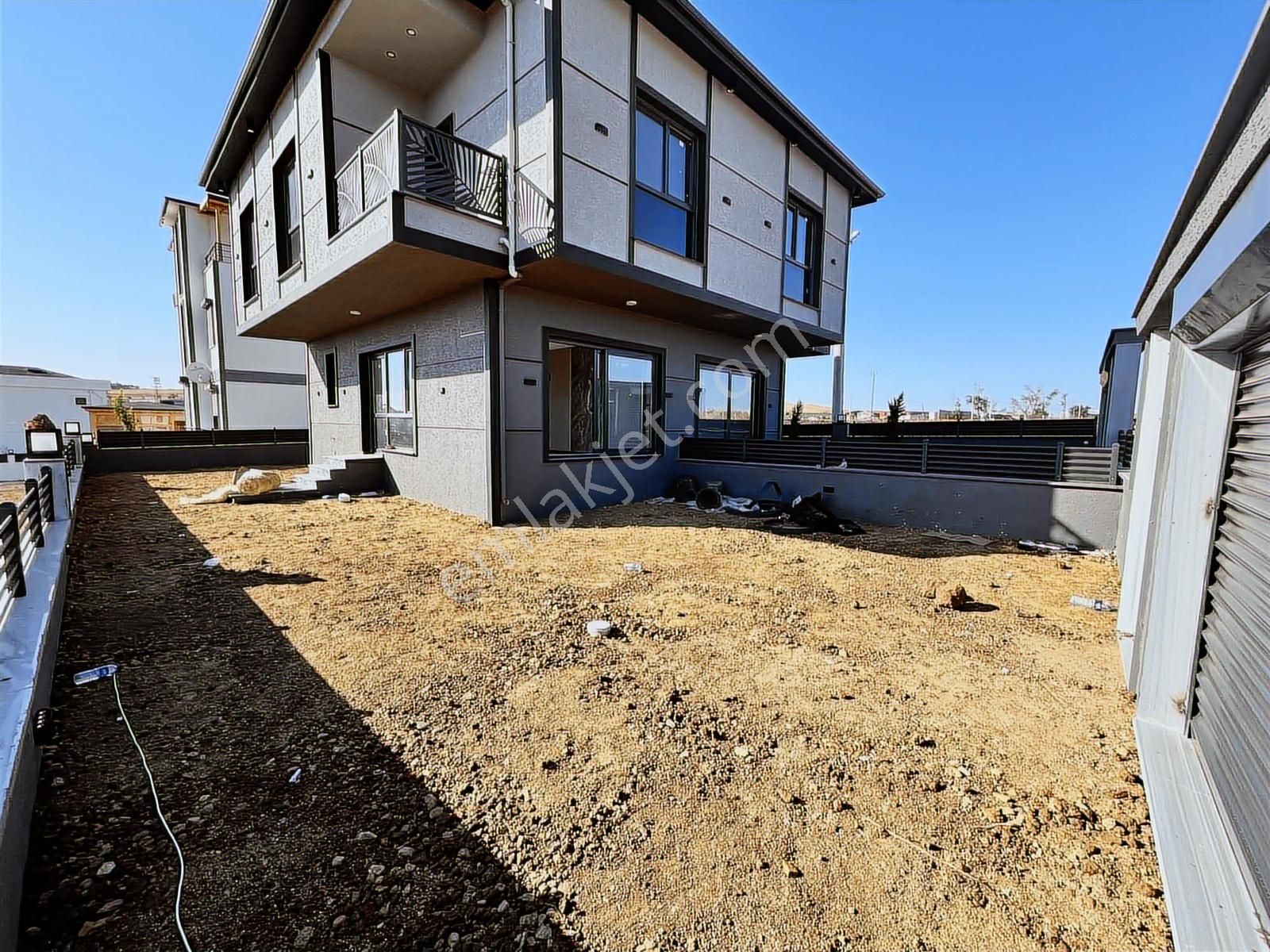 3+1 Geniş Bahçeli Doğalgazlı Villa - Görsel 11