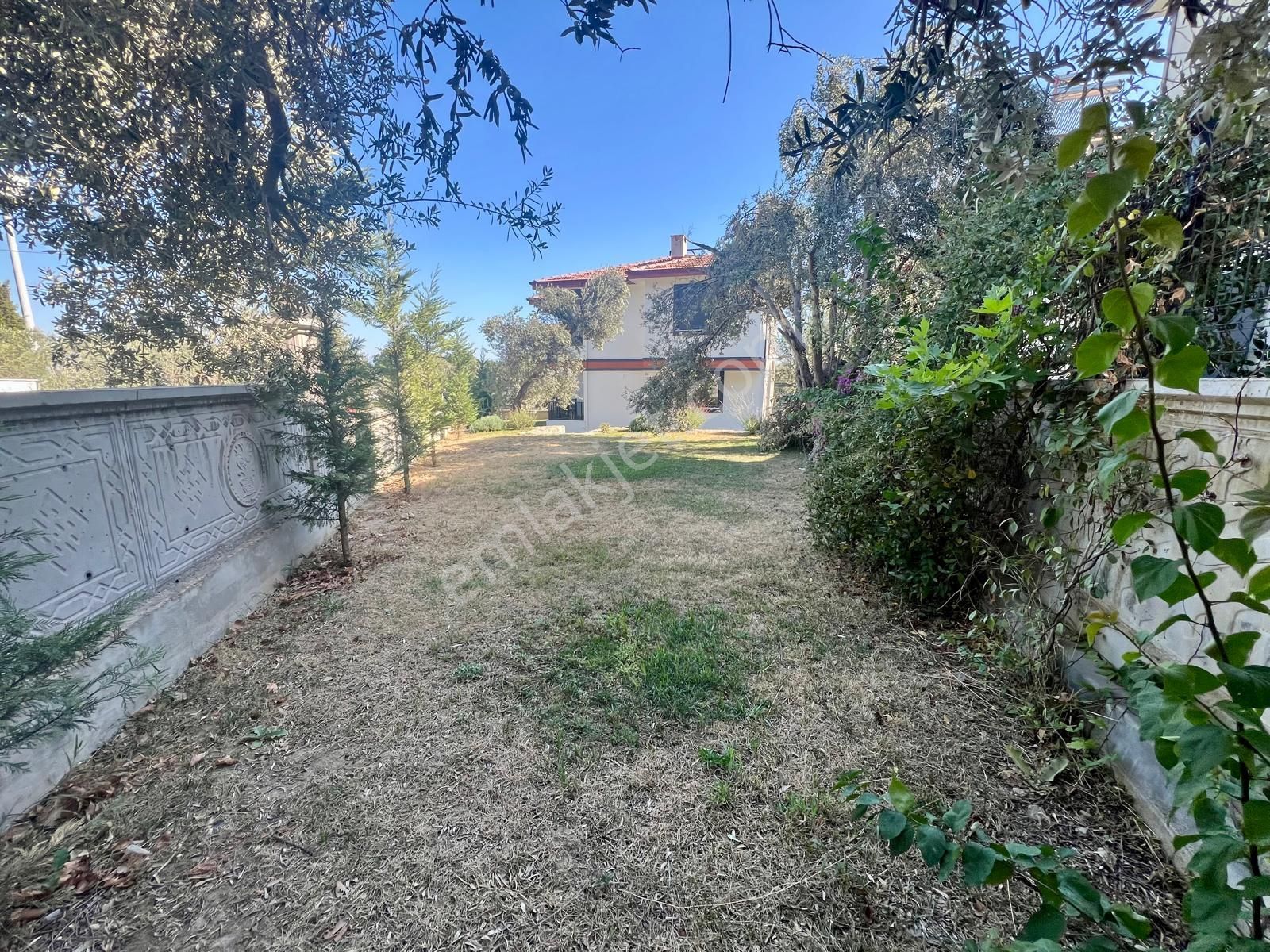 Akçay Aras Emlaktan Gürede Geniş Bahçeli 7+1 Müstakil Villa - Görsel 3