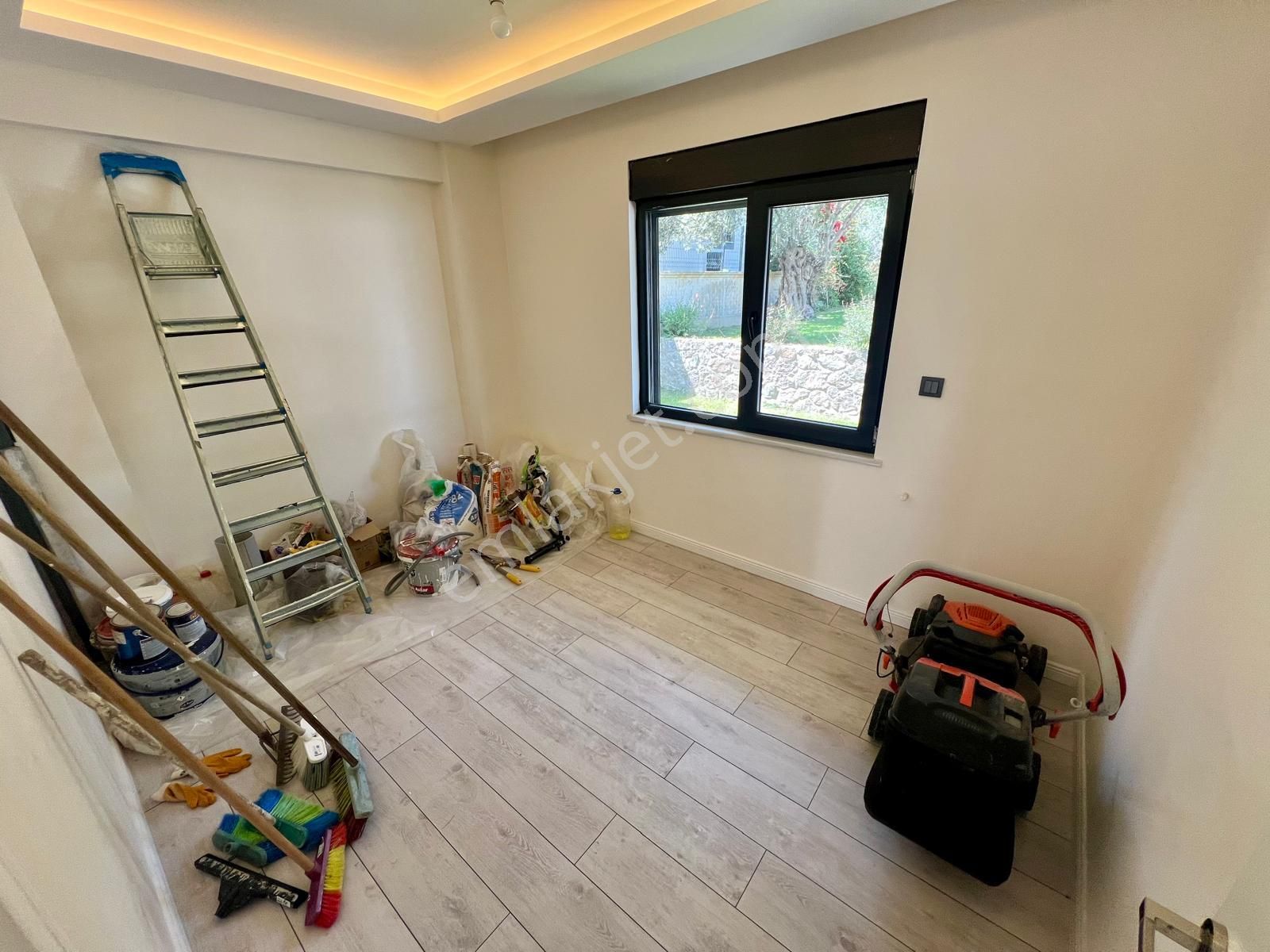 Akçay Aras Emlaktan Gürede Geniş Bahçeli 7+1 Müstakil Villa - Görsel 14